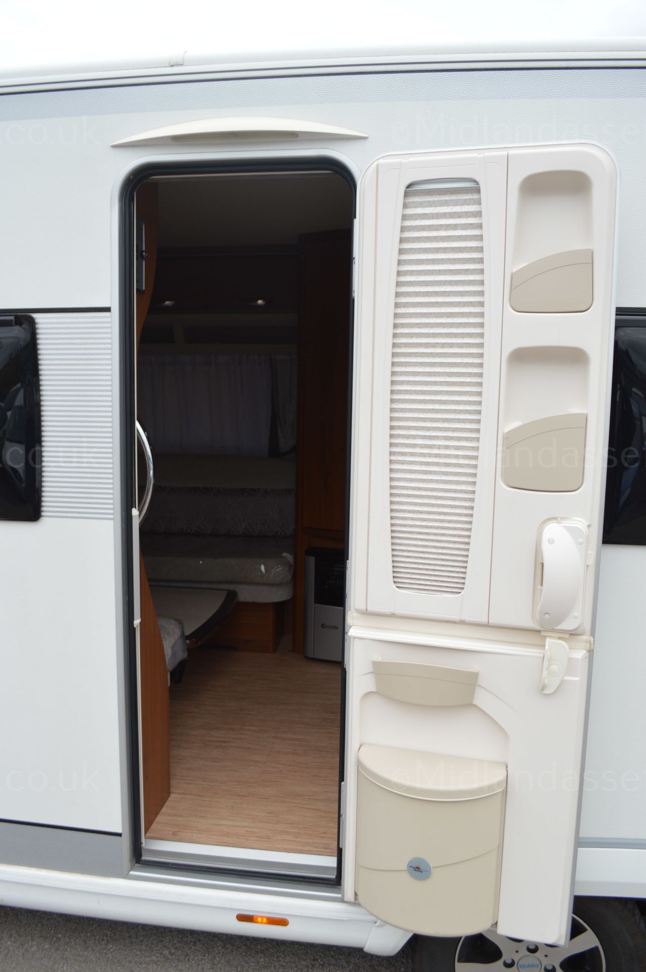 2013 HOBBY PREMIUM TWIN AXLE CARAVAN *NO VAT* - Image 11 of 26