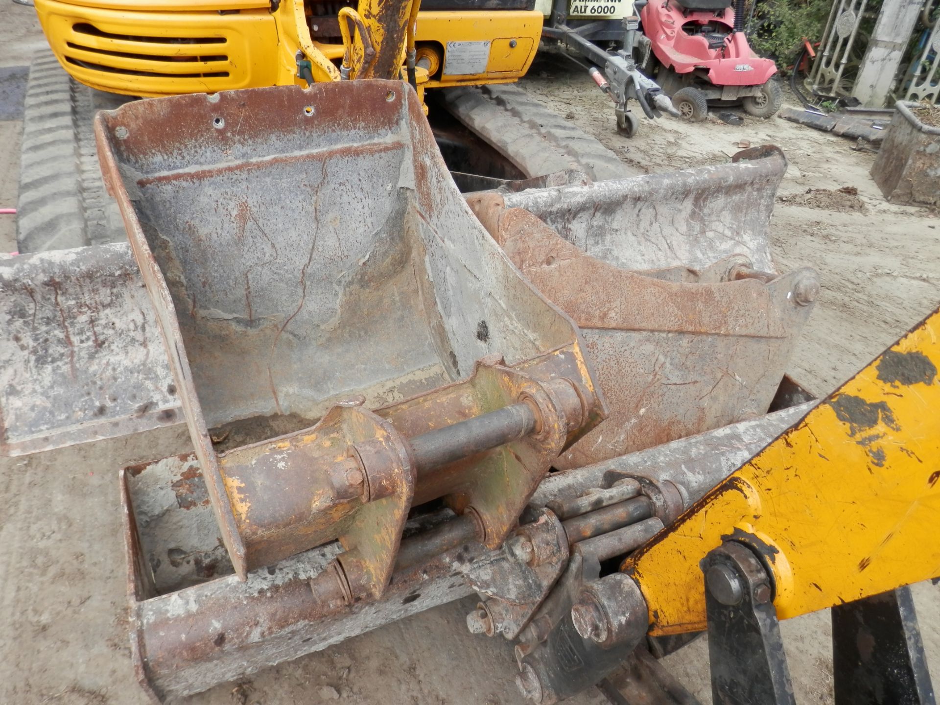 2005 JCB 8060 6 TONNE TRACKED DIGGER, 3 X BUCKETS WITH QUICK HITCH. 7187 WORKING HOURS. - Image 4 of 12