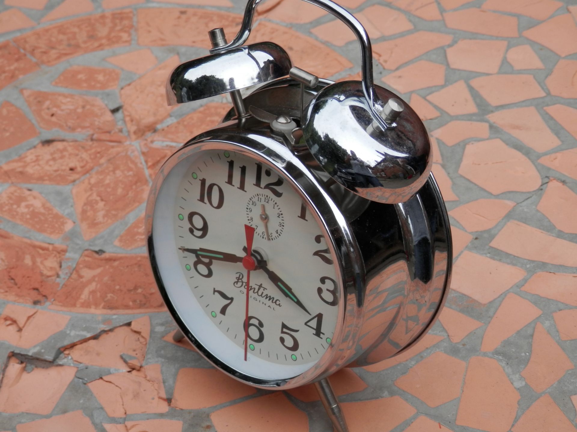 1980S NEW OLD STOCK BENTIMA METAL CASED ALARM CLOCK, HAND WIND MECHANICAL. FULLY WORKING. - Image 4 of 6