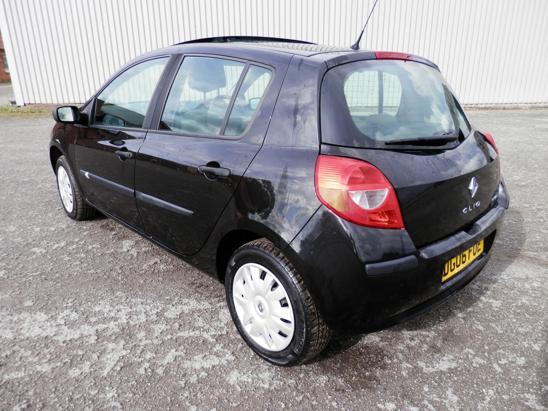 06/2006 RENAULT CLIO (FACELIFT MODEL) 1.4 EXPRESSION 16 VALVE, AIR CON, ONLY 47K MILES WARRANTED. - Image 5 of 26