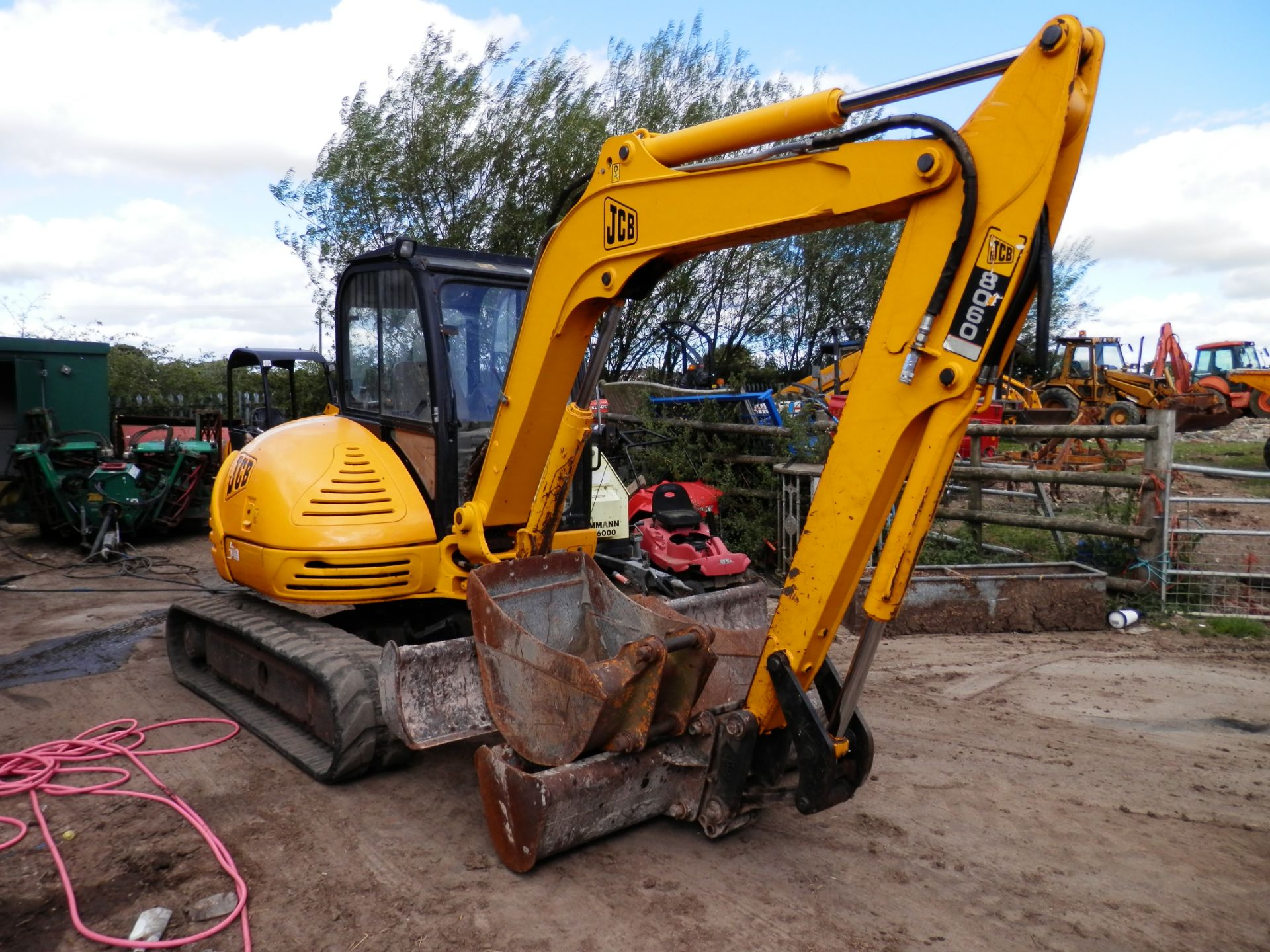 2005 JCB 8060 6 TONNE TRACKED DIGGER, 3 X BUCKETS WITH QUICK HITCH. 7187 WORKING HOURS. - Image 2 of 12