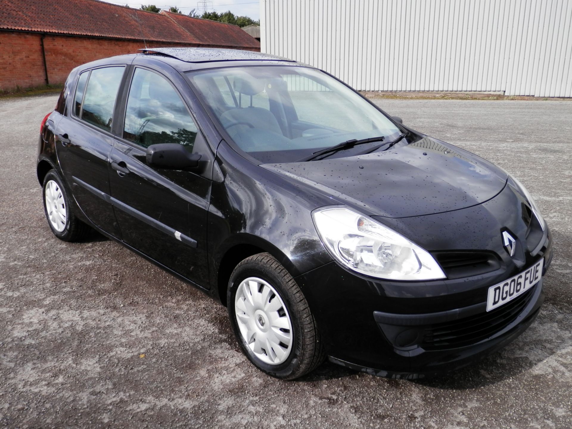 06/2006 RENAULT CLIO (FACELIFT MODEL) 1.4 EXPRESSION 16 VALVE, AIR CON, ONLY 47K MILES WARRANTED. - Image 6 of 26