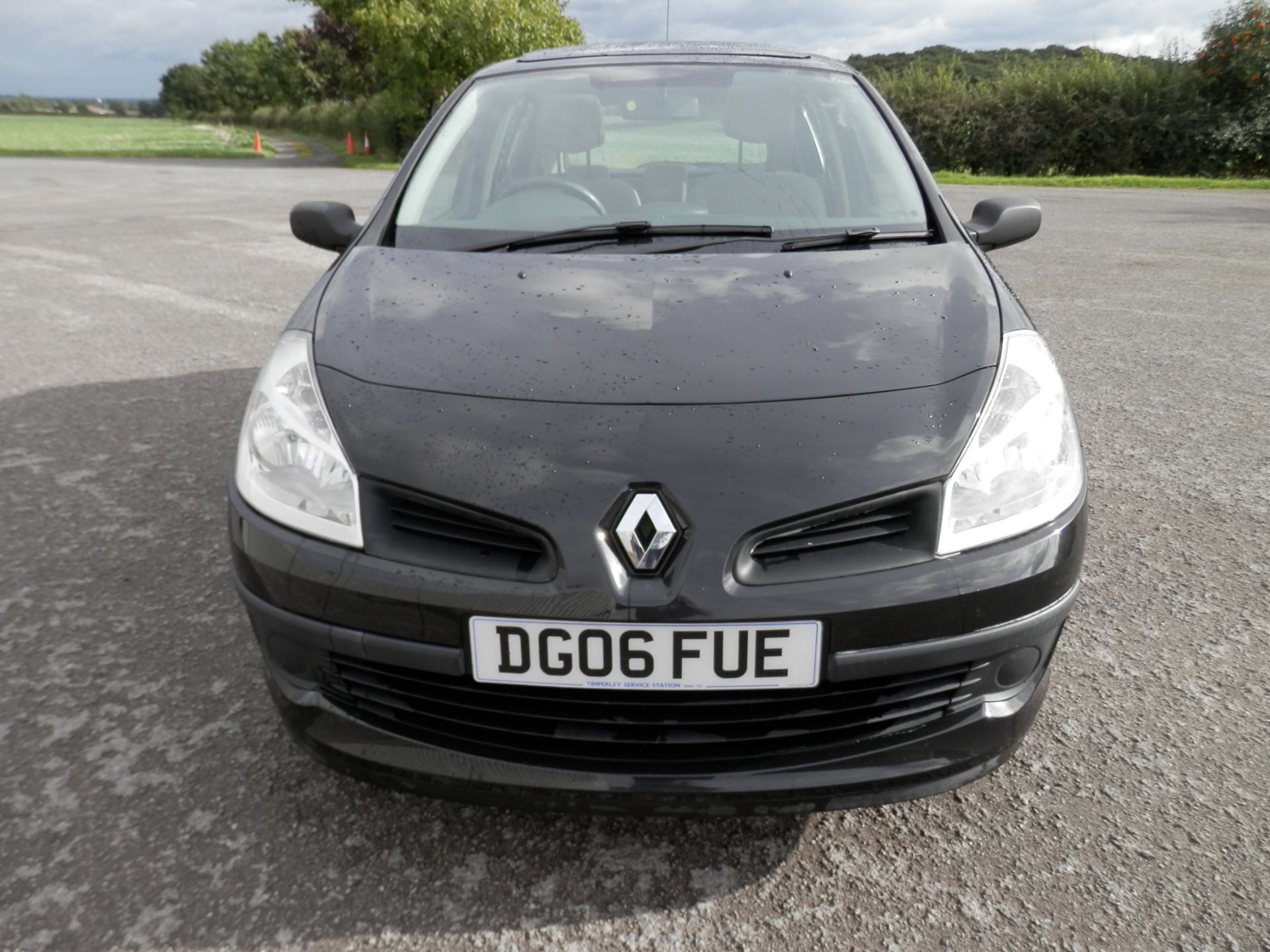 06/2006 RENAULT CLIO (FACELIFT MODEL) 1.4 EXPRESSION 16 VALVE, AIR CON, ONLY 47K MILES WARRANTED. - Image 2 of 26