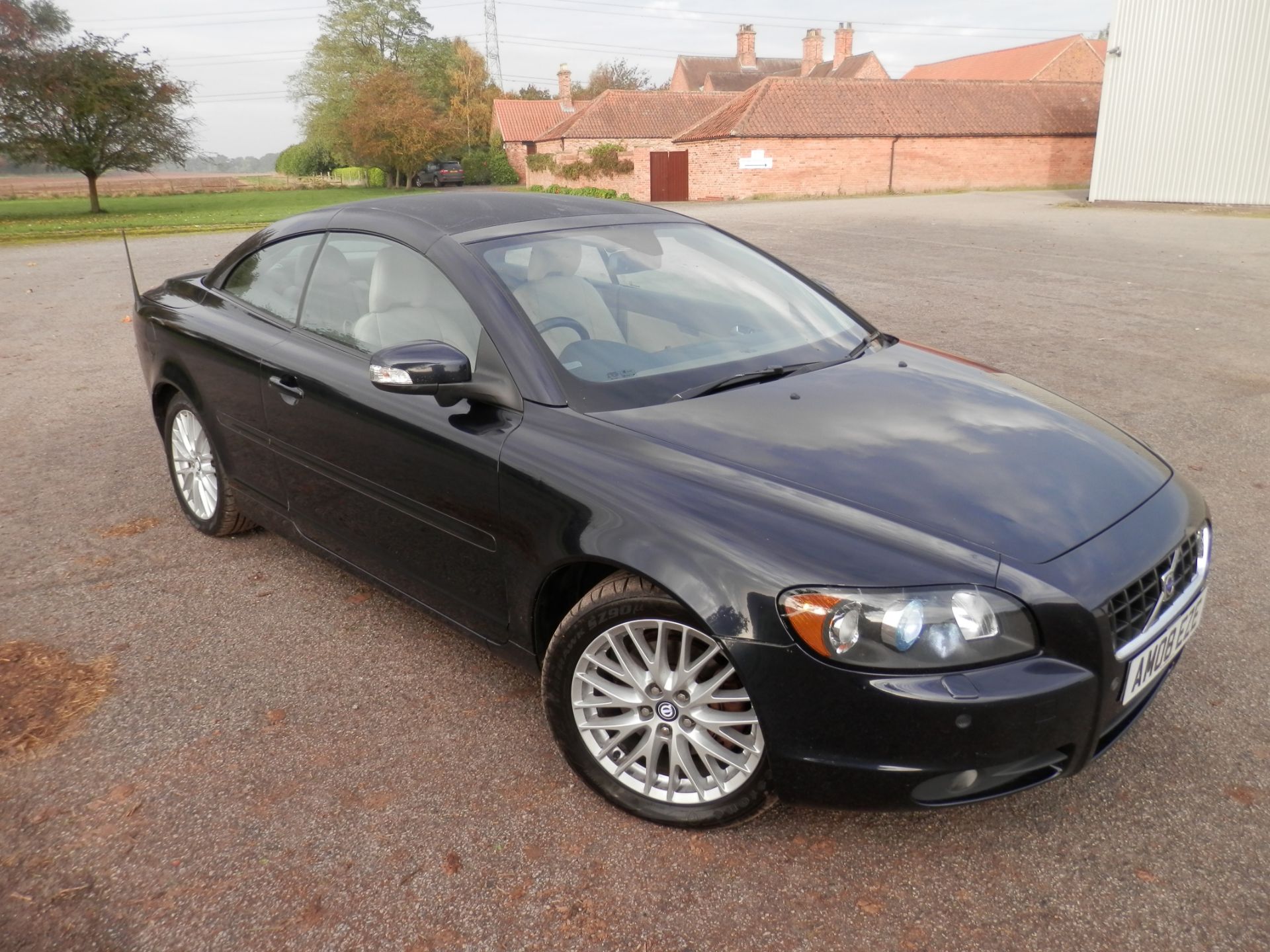 2008/08 VOLVO C70 SE LUX D5, DIESEL AUTO,CONVERTIBLE, MOT MAY 2017, ONLY 102K MILES, 180 BHP. - Image 14 of 57