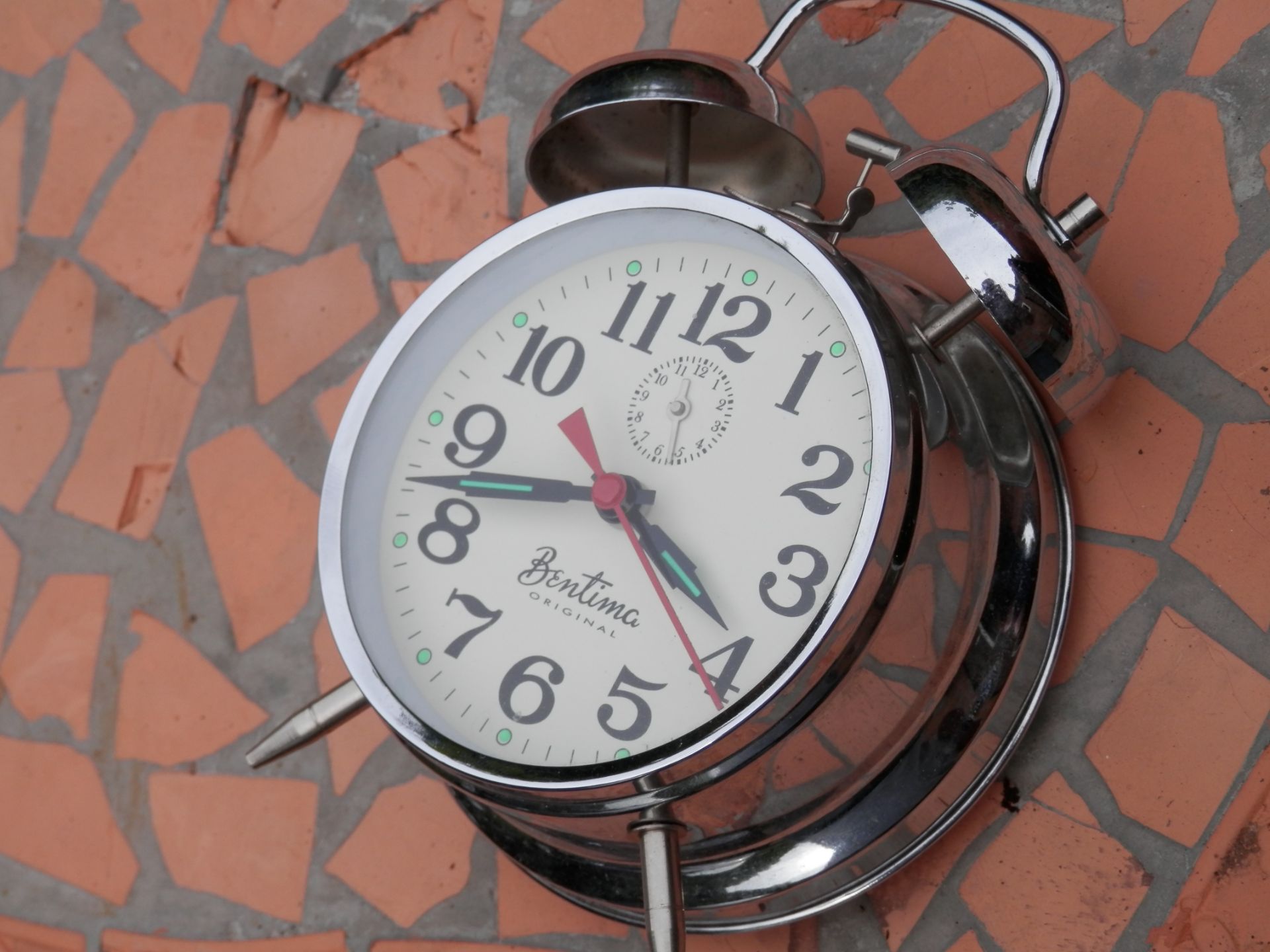 1980S NEW OLD STOCK BENTIMA METAL CASED ALARM CLOCK, HAND WIND MECHANICAL. FULLY WORKING. - Image 3 of 6