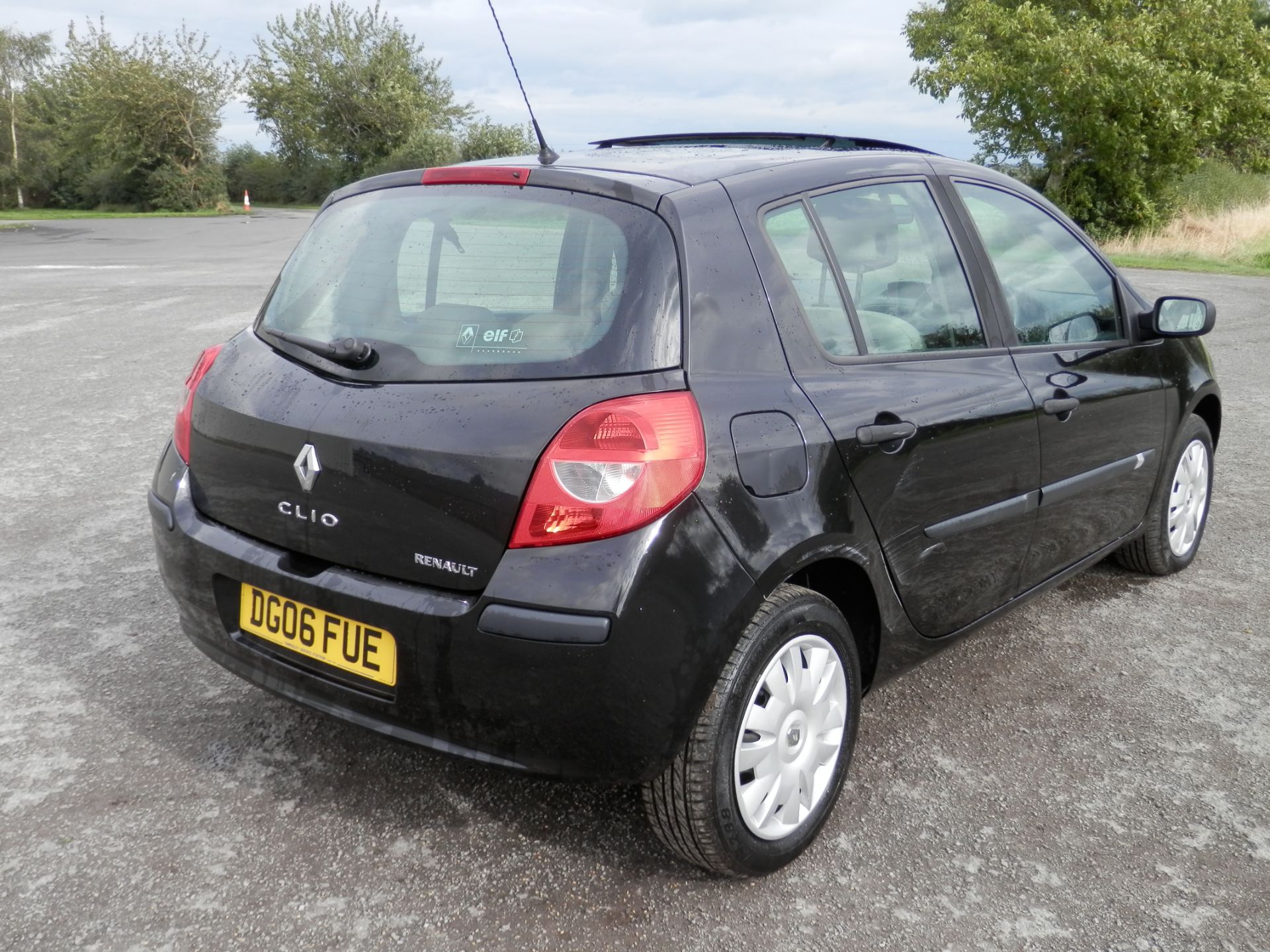 06/2006 RENAULT CLIO (FACELIFT MODEL) 1.4 EXPRESSION 16 VALVE, AIR CON, ONLY 47K MILES WARRANTED. - Image 4 of 26