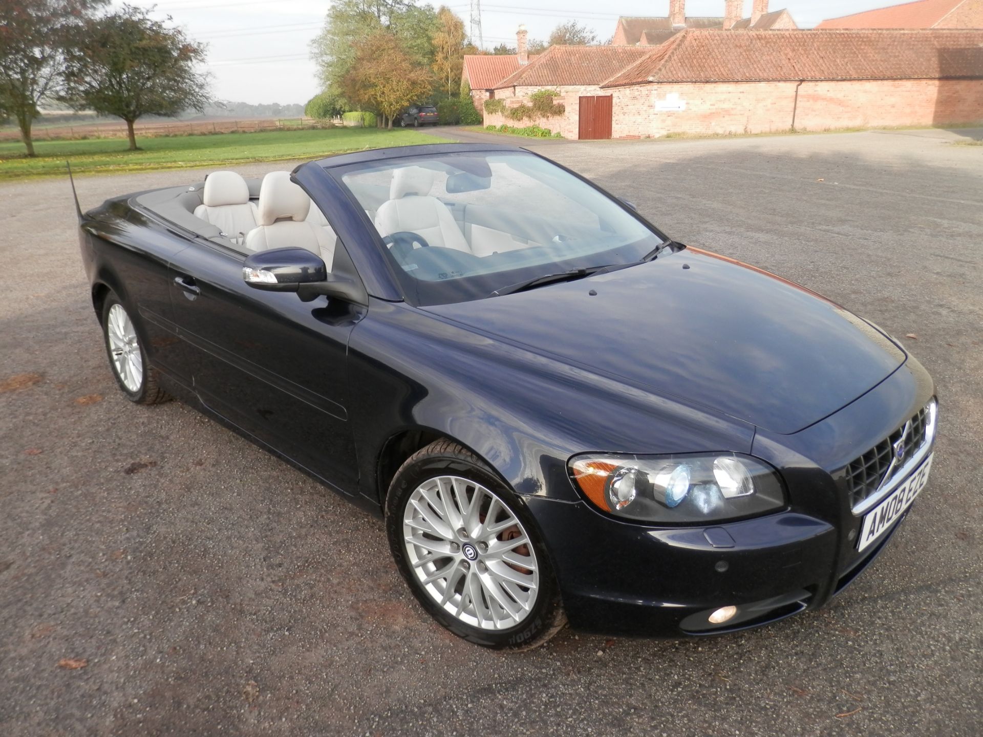 2008/08 VOLVO C70 SE LUX D5, DIESEL AUTO,CONVERTIBLE, MOT MAY 2017, ONLY 102K MILES, 180 BHP. - Image 6 of 57