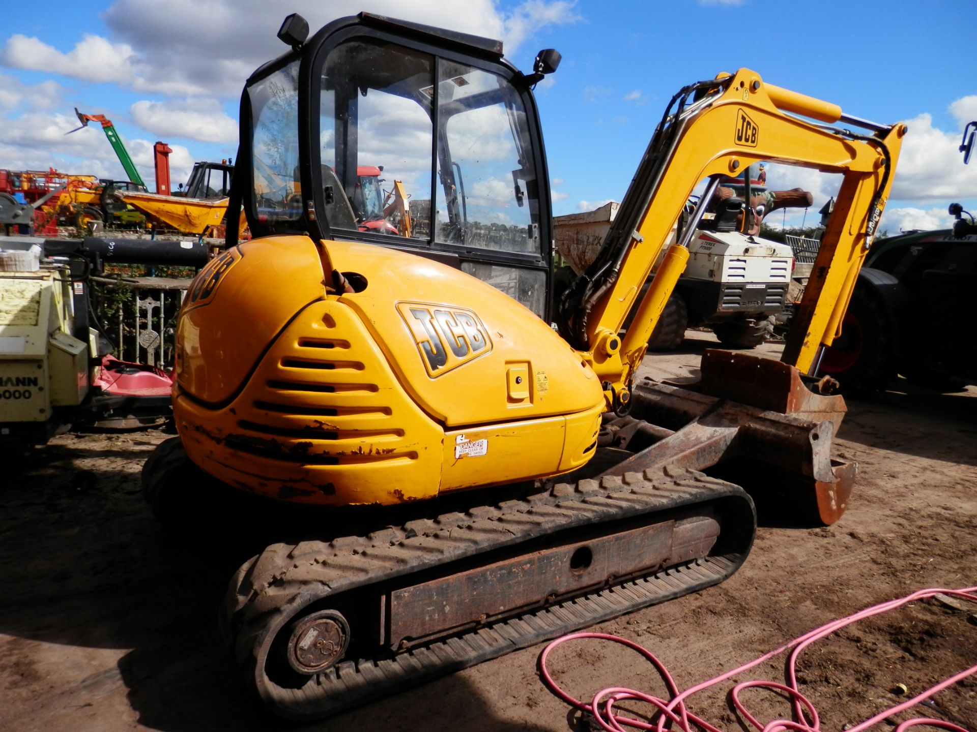 2005 JCB 8060 6 TONNE TRACKED DIGGER, 3 X BUCKETS WITH QUICK HITCH. 7187 WORKING HOURS.