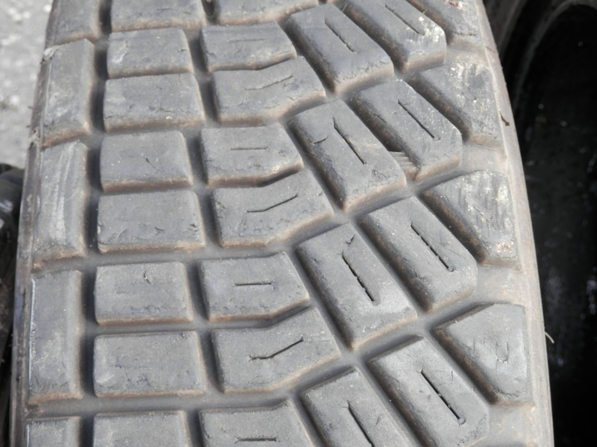 4 X DUNLOP DIREZZA RALLYE/OFF ROAD TYRES, 185/65/15 FROM A 2000 MITSUBISHI EVOLUTION. - Image 5 of 8