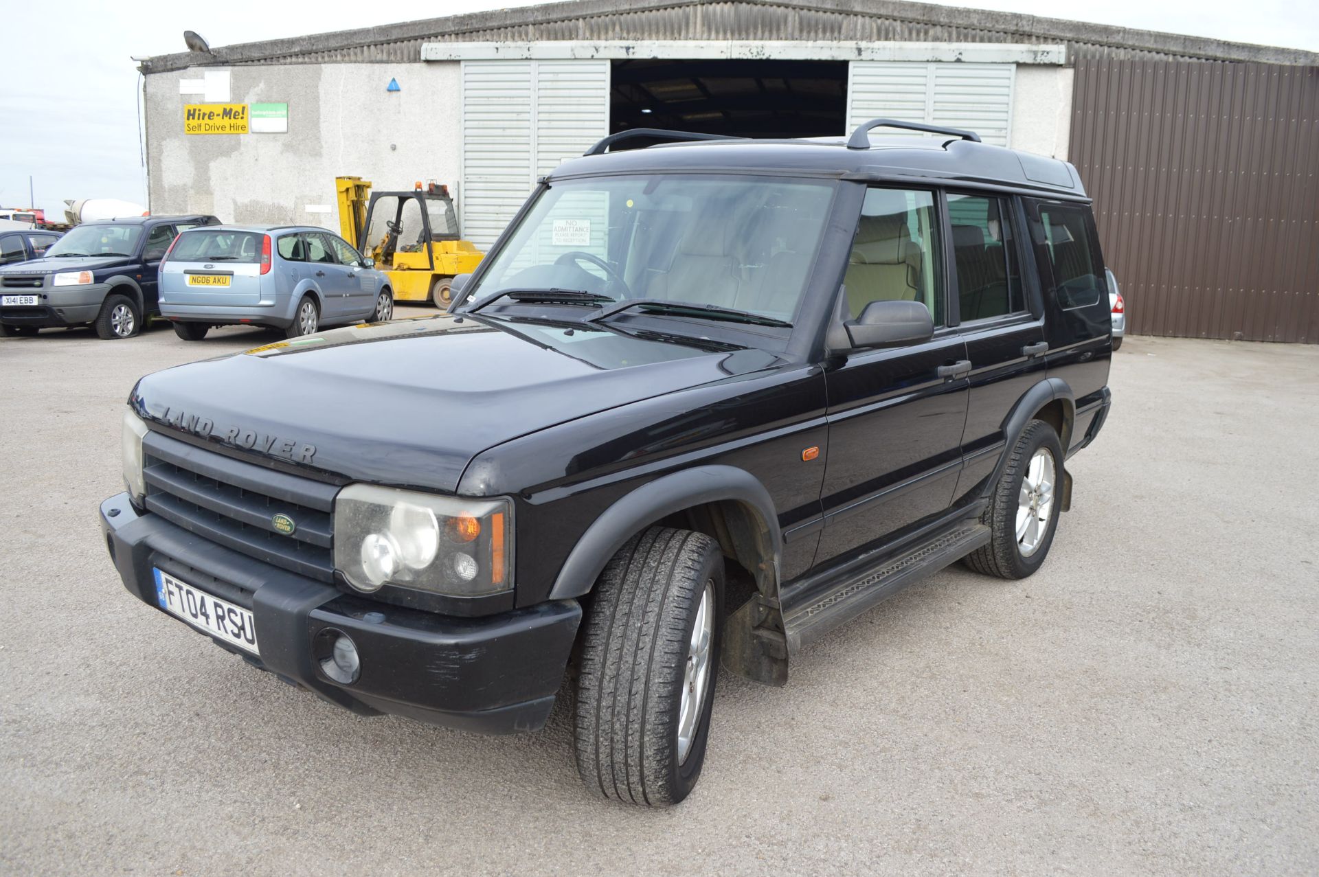 2004/04 REG LAND ROVER DISCOVERY BLACK LANDMARK TD5 7 SEATER - SERVICE HISTORY PRESENT - Image 3 of 32