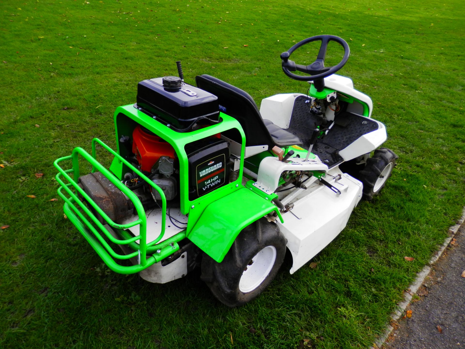 2003 ETESIA ATTILA 88, RIDE ON PETROL ROTARY MOWER, GOOD WORKING ORDER. - Bild 3 aus 7