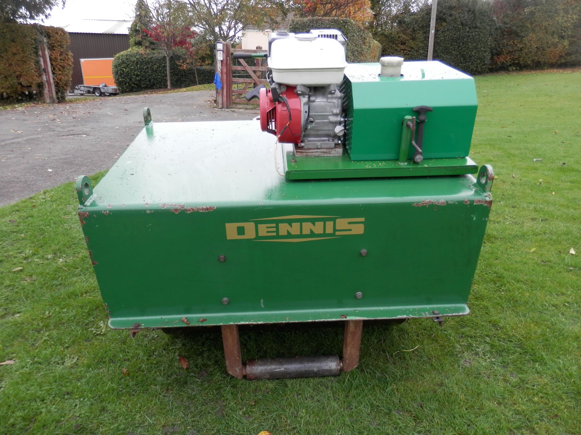 LARGE 1990S DENNIS LAWN ROLLER WITH HONDA 5 HP PETROL ENGINE. - Image 2 of 9