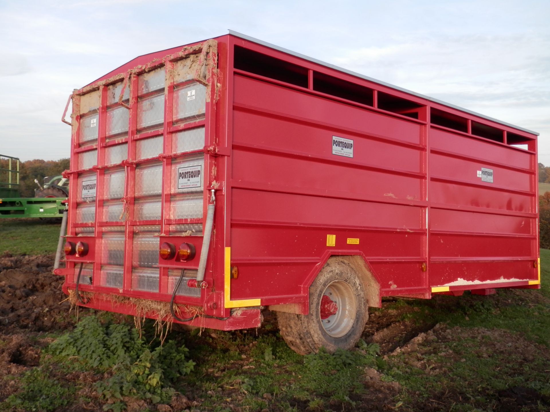 2016 PORTAQUIP 8 TONNE CATTLE TRAILER, GREAT CONDITION, READY TO USE. - Image 2 of 8