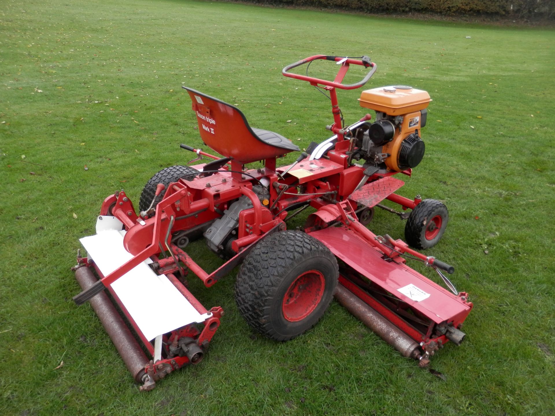 ALL WORKING SAXON TRIPLE MK2 RIDE ON MOWER, UPGRADED WITH GEARS, BRAKE PEDAL & DIFF LOCK. - Image 8 of 14
