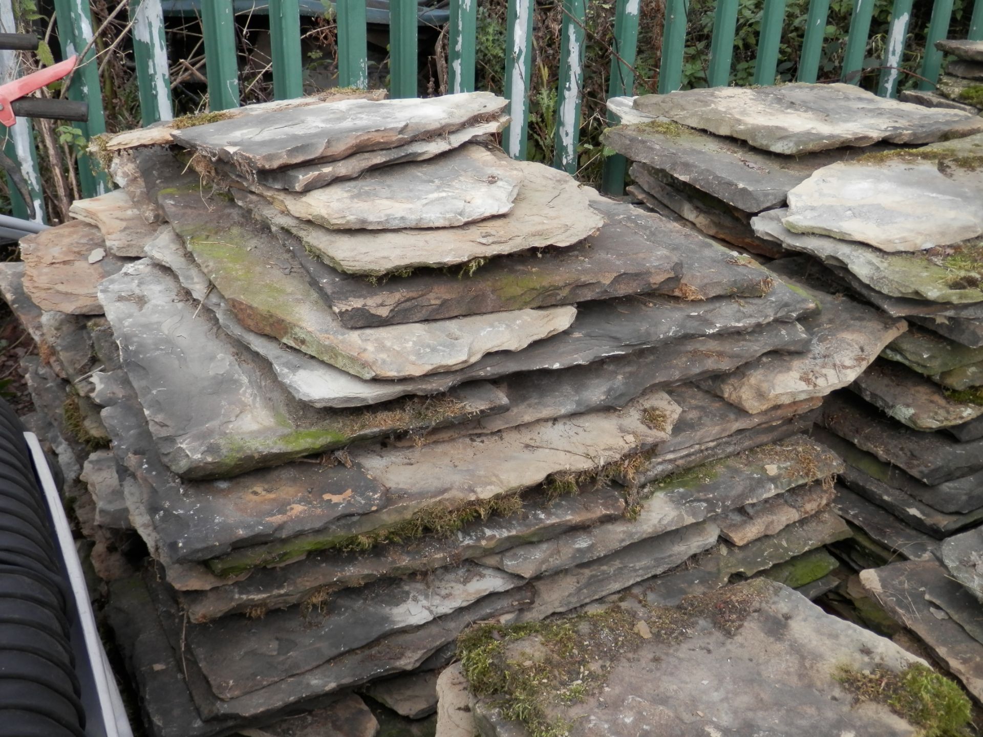 6 X LARGE PALLETS OF LARGE SANDSTONE ROOF TILES, COLLECTION FROM KILLAMARSH NEAR CHESTERFIELD.