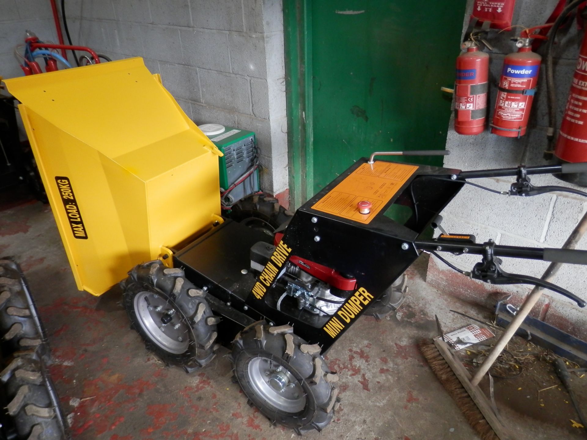 BRAND NEW 4 WHEEL DRIVE SELF PROPELLED 250KG PAYLOAD MINI DUMPER, 200CC PETROL ENGINE. - Image 3 of 4