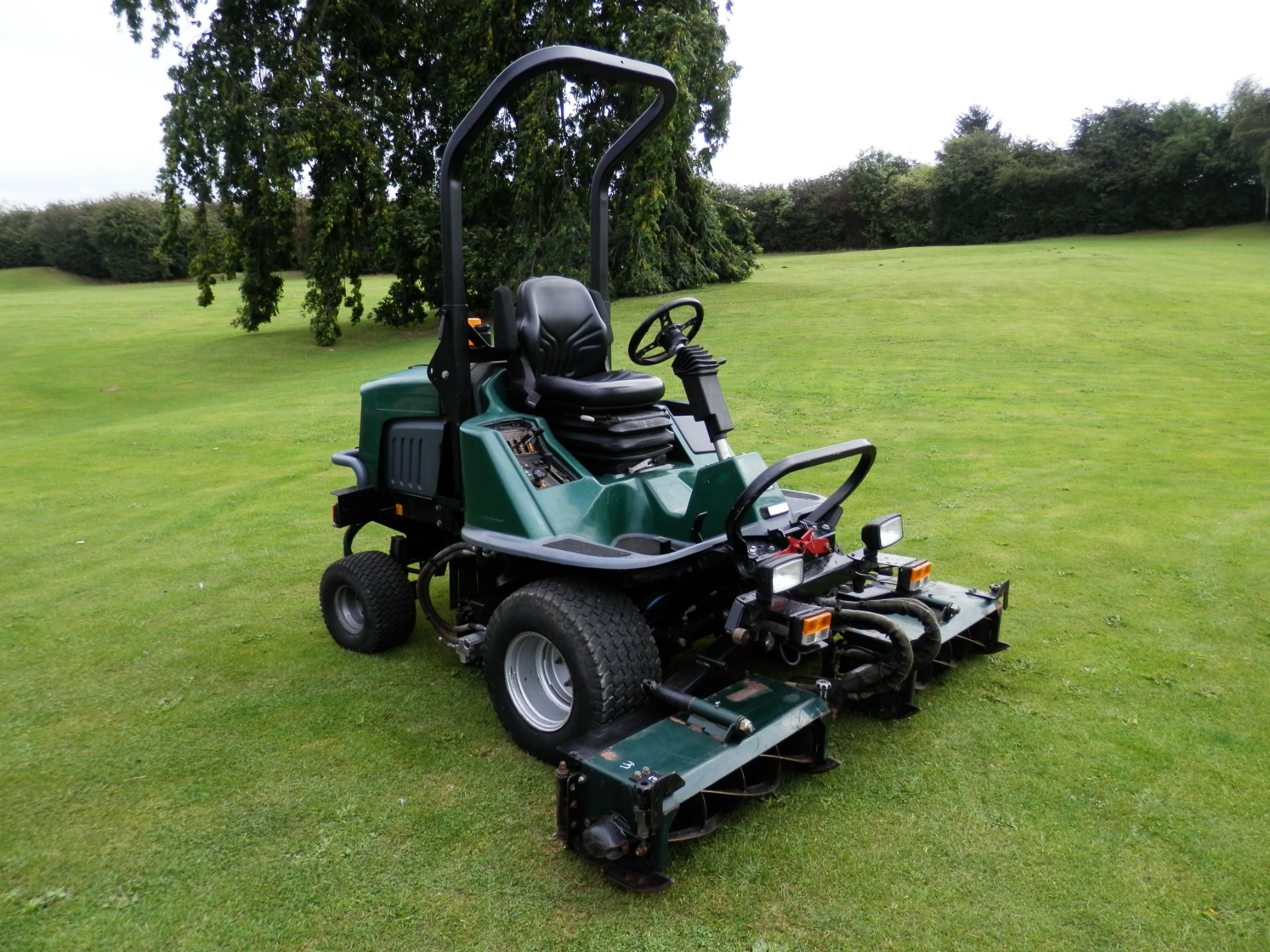 2010 HAYTER RIDE ON GANG MOWER, WIDE CUT, 3 X CYLINDERS. DIESEL ENGINE. 2136 WORKING HOURS ONLY.