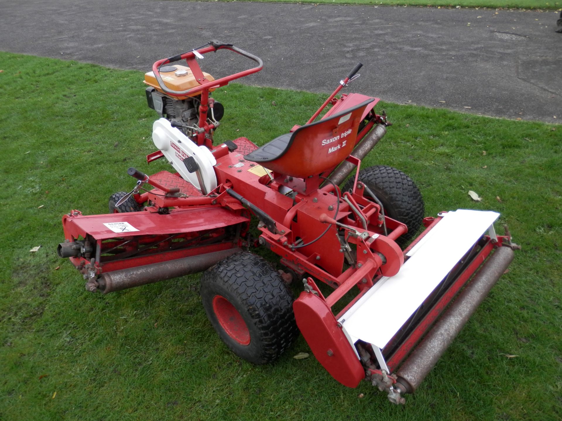 ALL WORKING SAXON TRIPLE MK2 RIDE ON MOWER, UPGRADED WITH GEARS, BRAKE PEDAL & DIFF LOCK. - Image 3 of 14