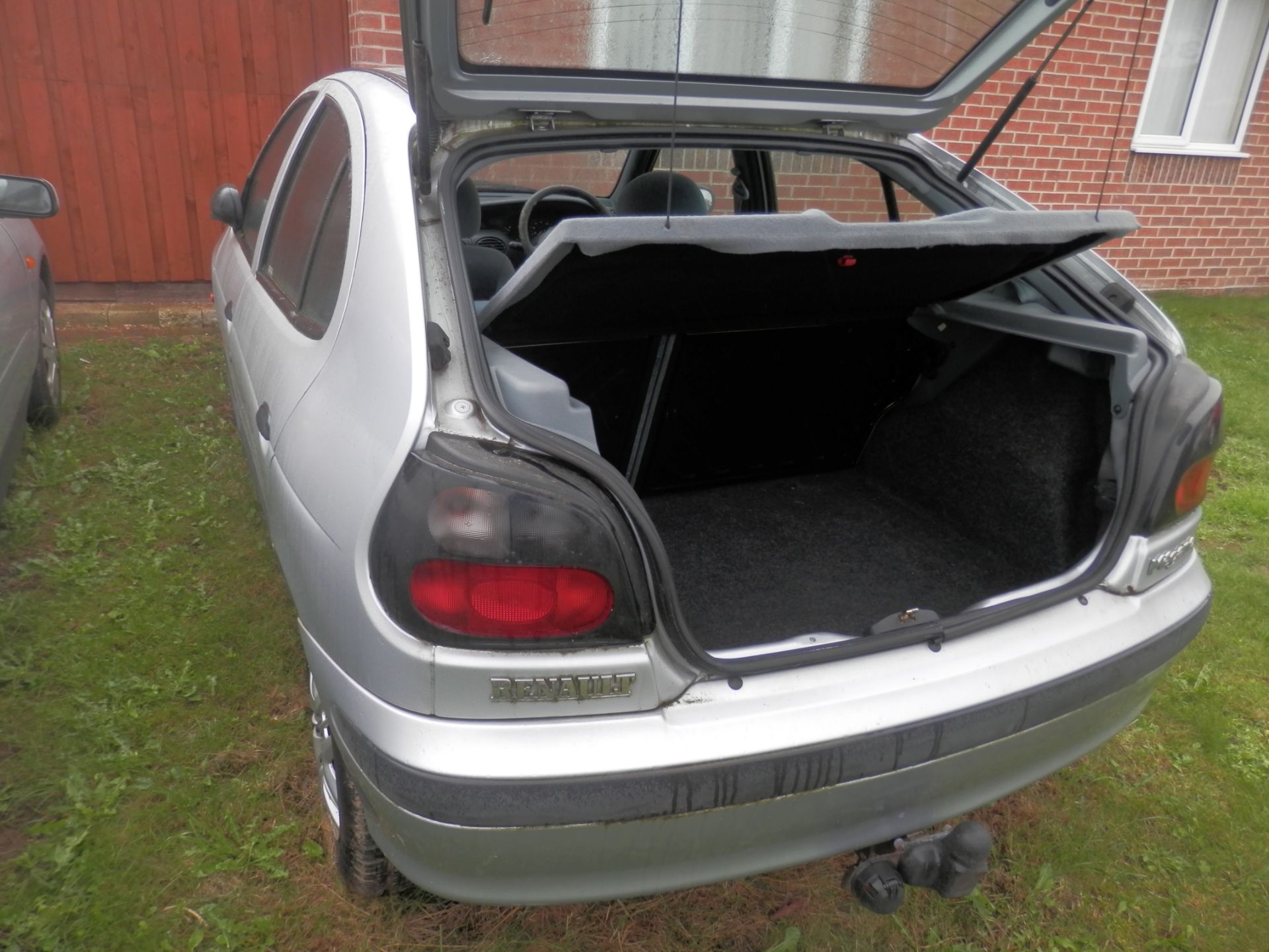 1996/P REG RENAULT MEGANE 1.6 PETROL, PX TRADE IN, WILL NOT START. TOO GOOD TO SCRAP !! NO RESERVE ! - Image 10 of 15