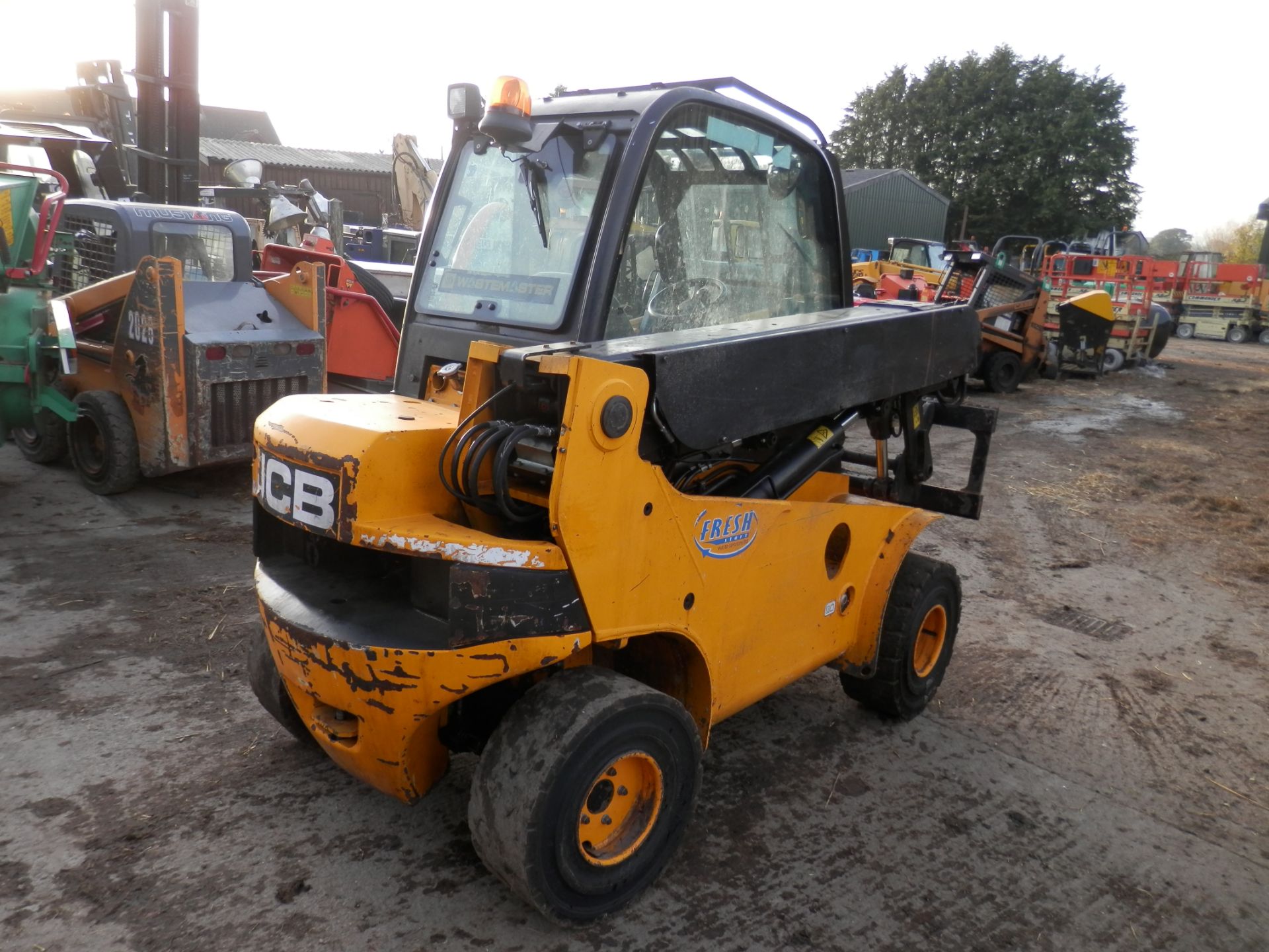 2010 JCB TLT30T 4X4 5100 KG DIESEL FORK TELE LIFT, PALLET FORKS INCLUDED. - Image 3 of 7