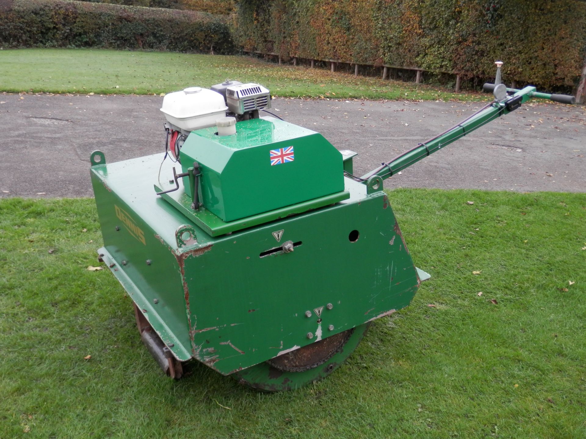 LARGE 1990S DENNIS LAWN ROLLER WITH HONDA 5 HP PETROL ENGINE. - Image 6 of 9