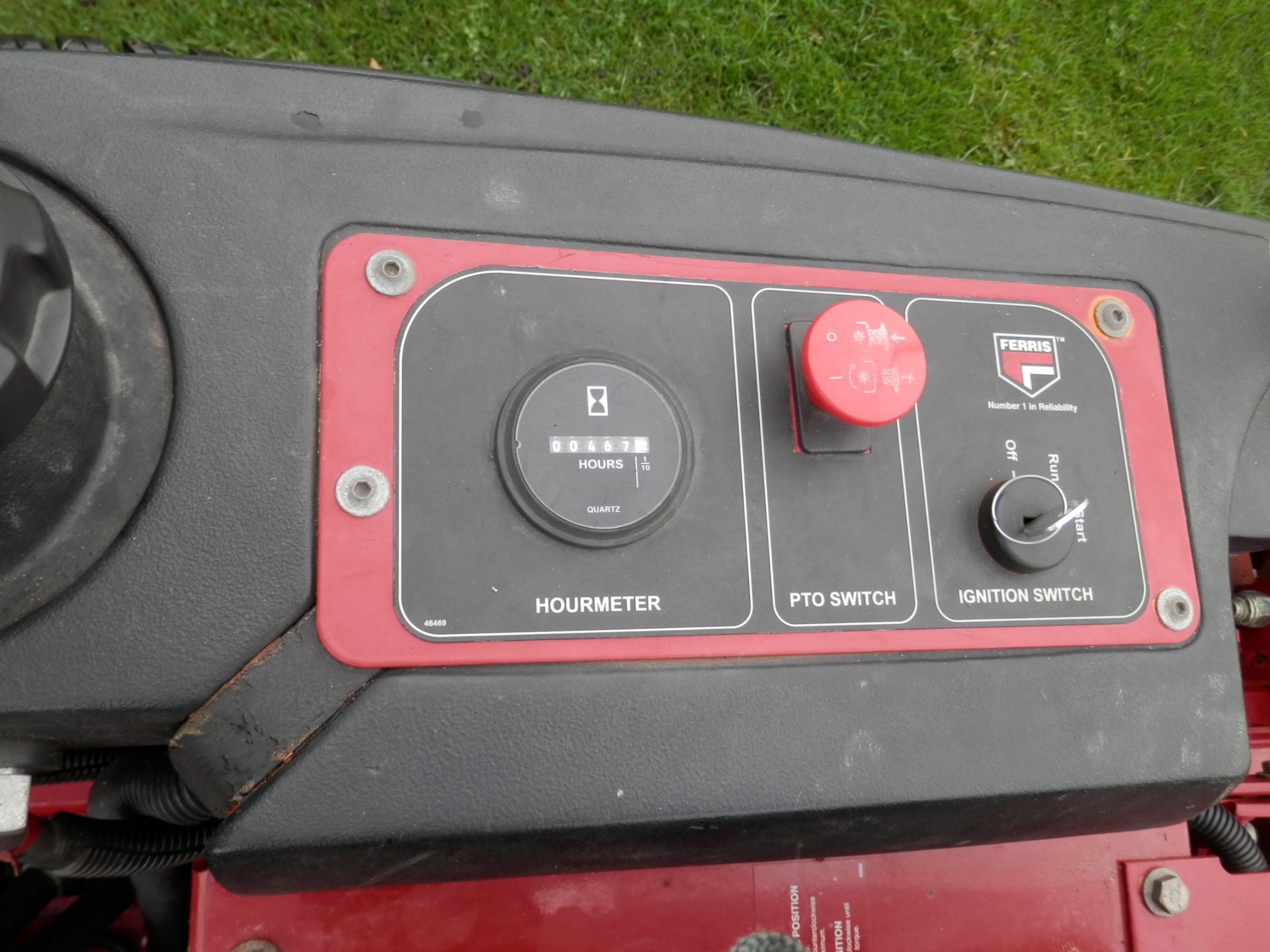 FULLY WORKING FERRIS IS3000 62" CUT RIDE ON ROTARY 25 BHP ENGINED RIDE ON MOWER. - Image 9 of 16