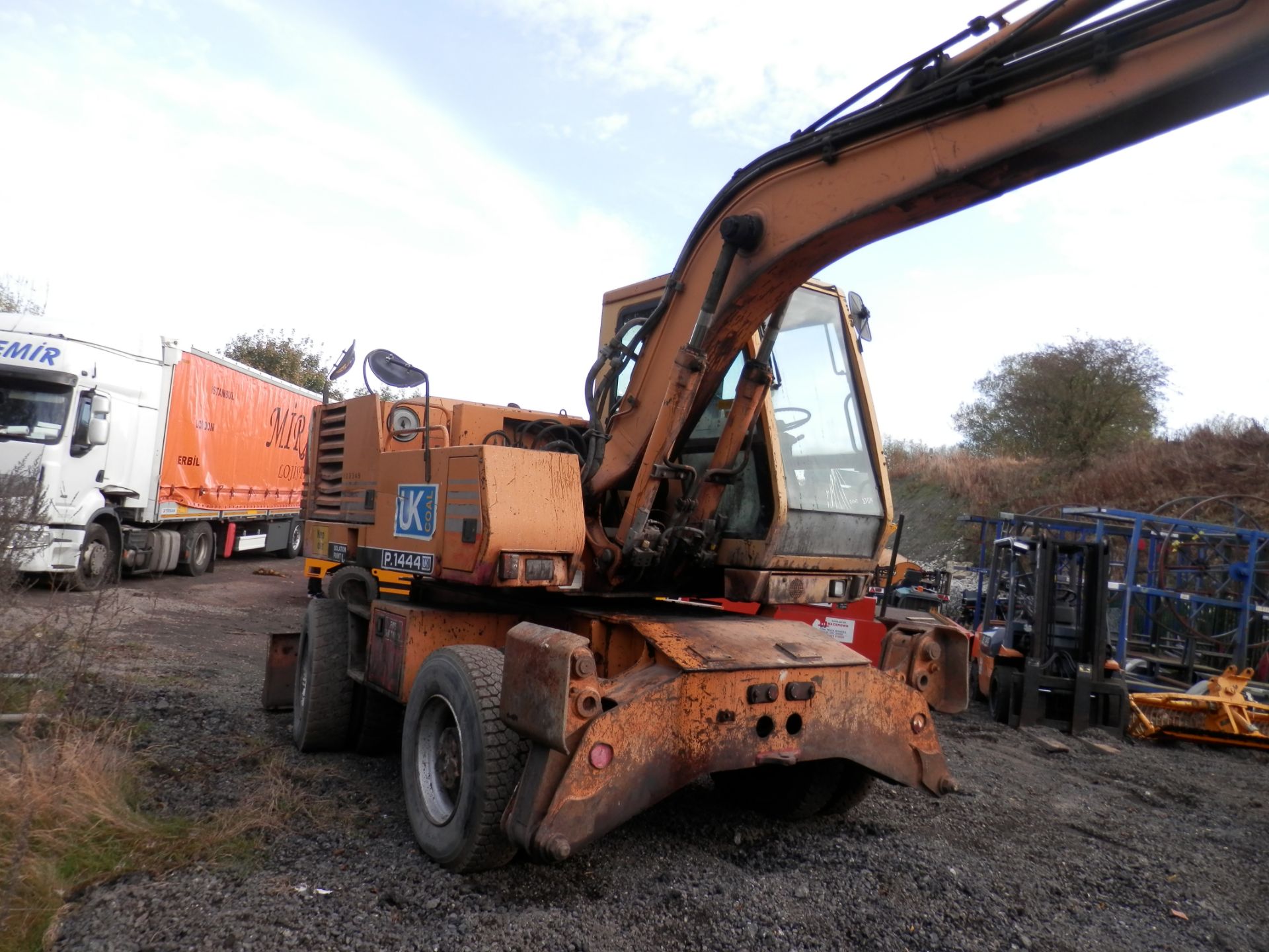 ALL WORKING CASE 688BP 17.2 TONNE DIGGER, 65KW DIESEL ENGINE & MAGNETIC LIFT ATTACHMENT INCLUDED. - Image 5 of 17