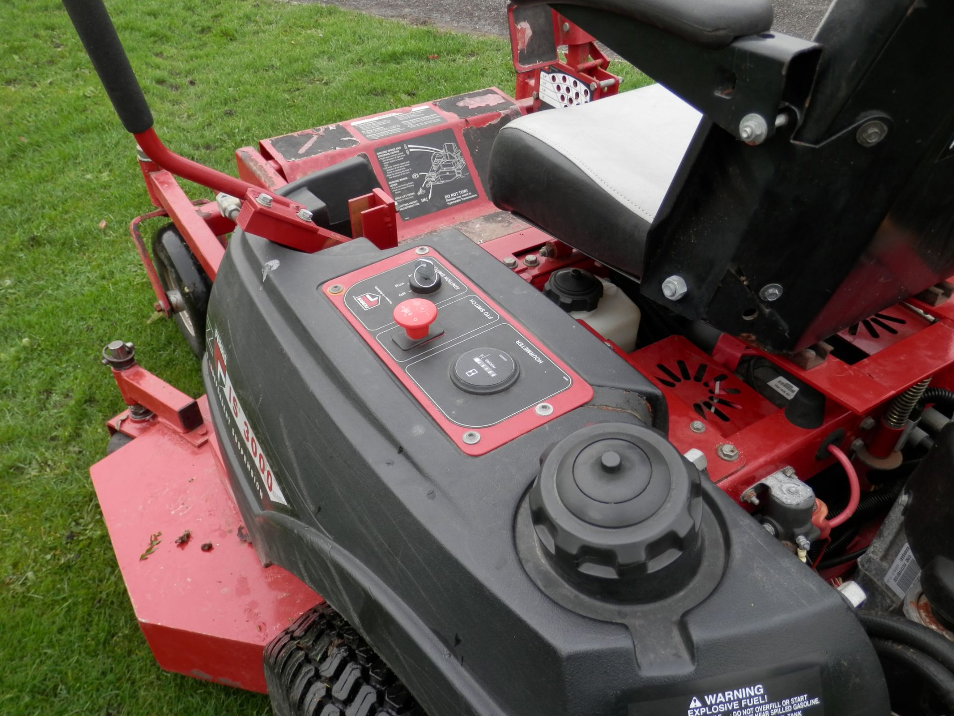 FULLY WORKING FERRIS IS3000 62" CUT RIDE ON ROTARY 25 BHP ENGINED RIDE ON MOWER. - Image 16 of 16
