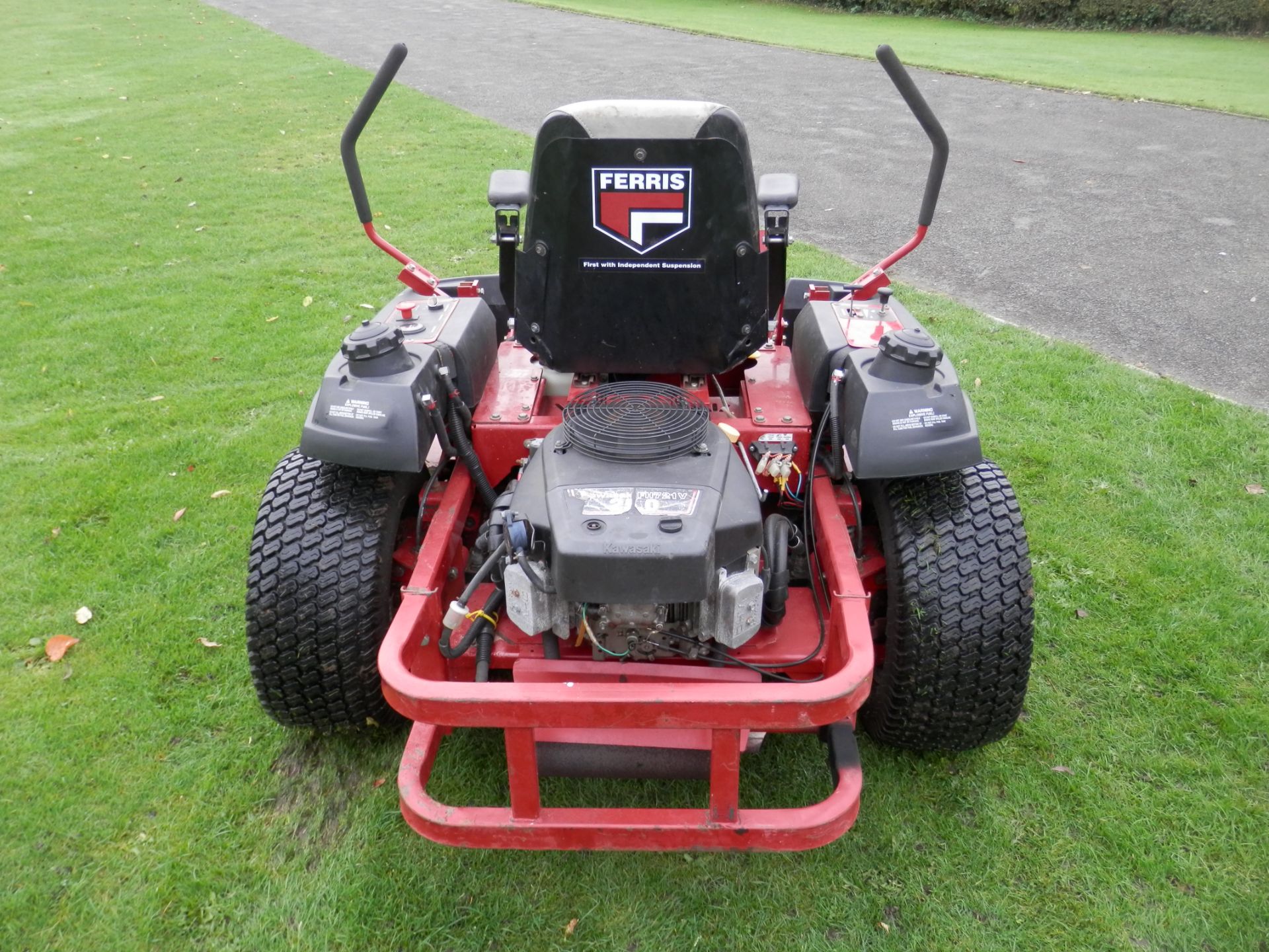 FULLY WORKING FERRIS IS3000 62" CUT RIDE ON ROTARY 25 BHP ENGINED RIDE ON MOWER. - Image 6 of 16