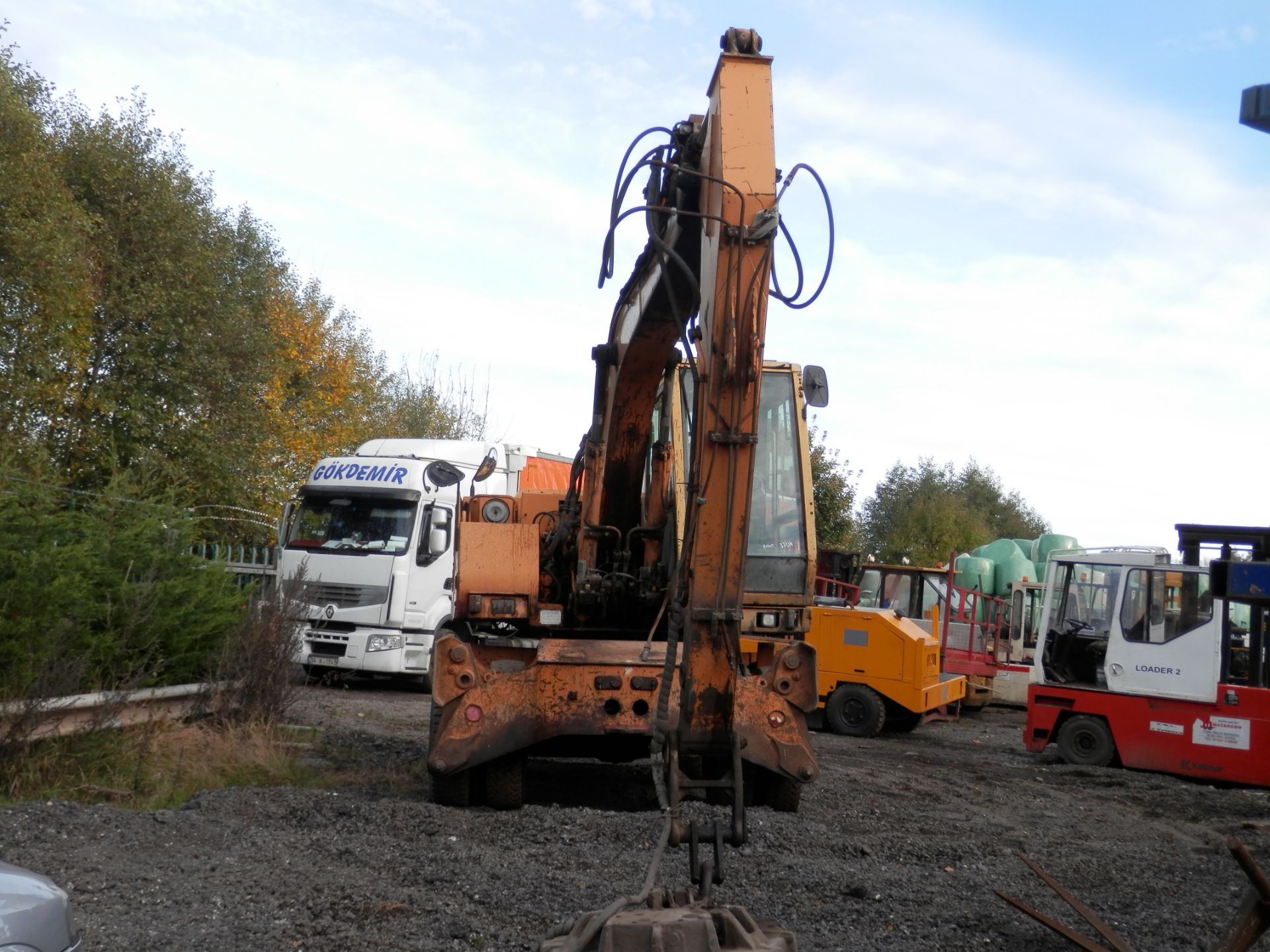 ALL WORKING CASE 688BP 17.2 TONNE DIGGER, 65KW DIESEL ENGINE & MAGNETIC LIFT ATTACHMENT INCLUDED. - Image 6 of 17