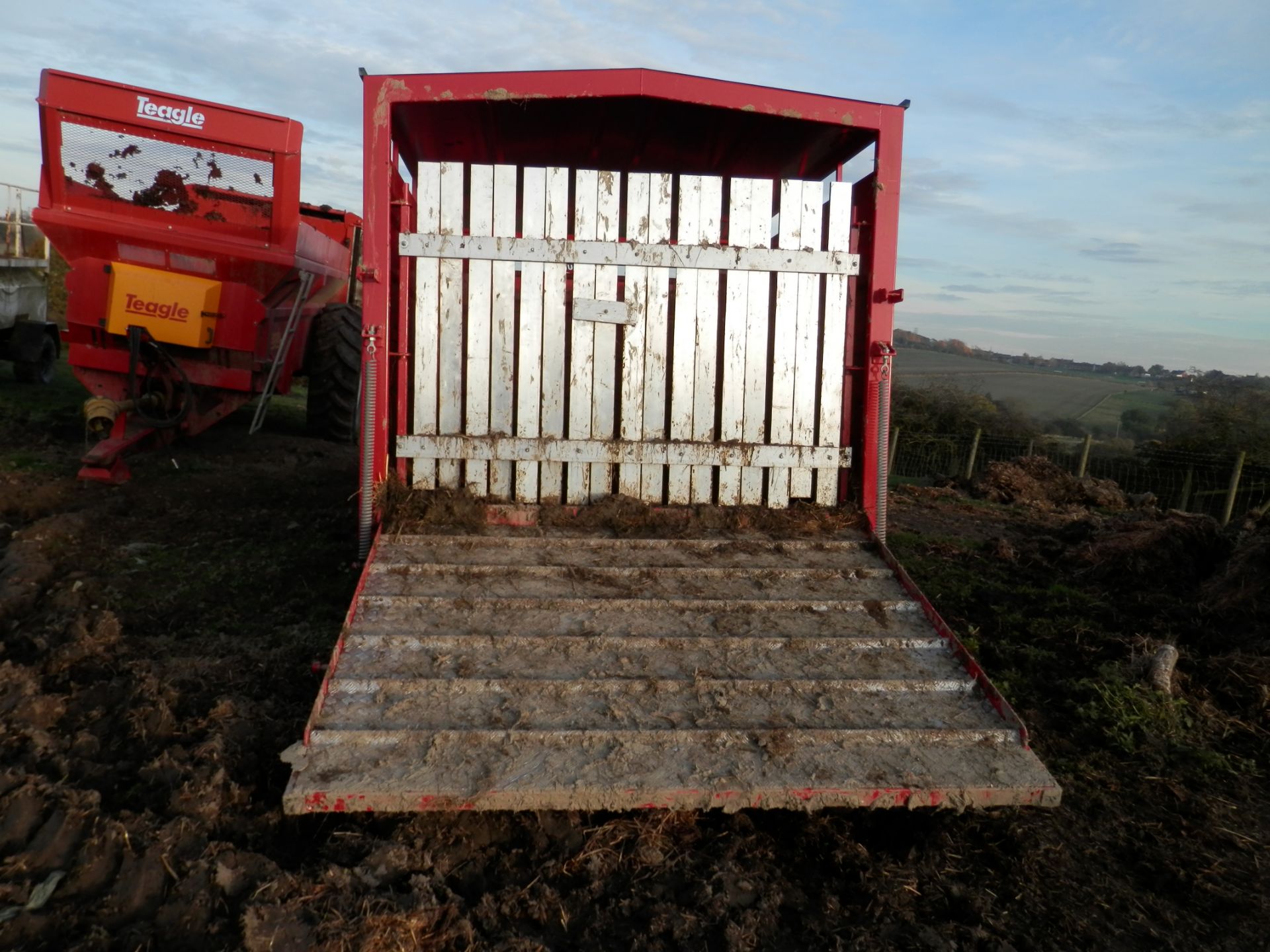 2016 PORTAQUIP 8 TONNE CATTLE TRAILER, GREAT CONDITION, READY TO USE. - Image 4 of 8