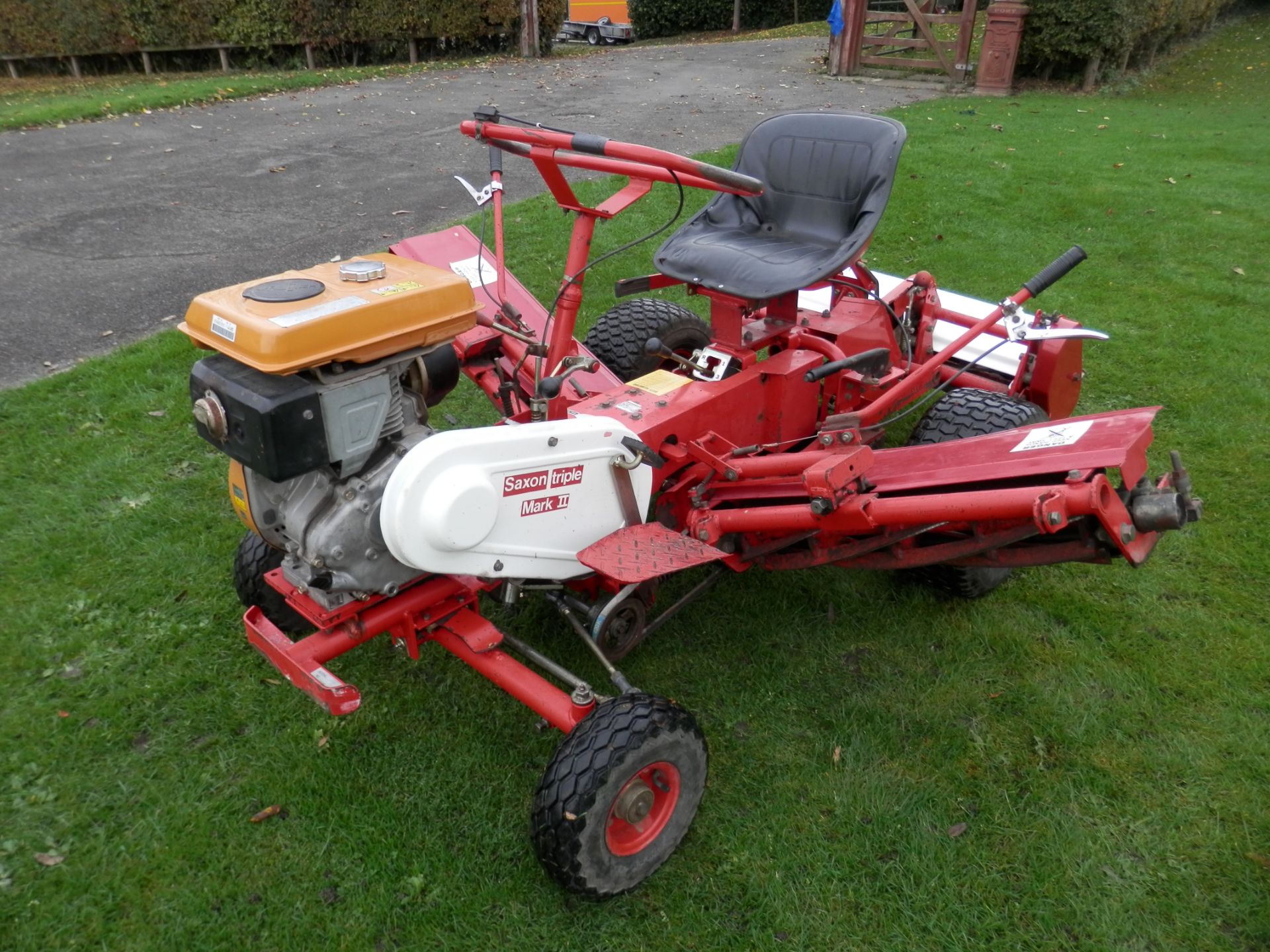 ALL WORKING SAXON TRIPLE MK2 RIDE ON MOWER, UPGRADED WITH GEARS, BRAKE PEDAL & DIFF LOCK. - Image 4 of 14