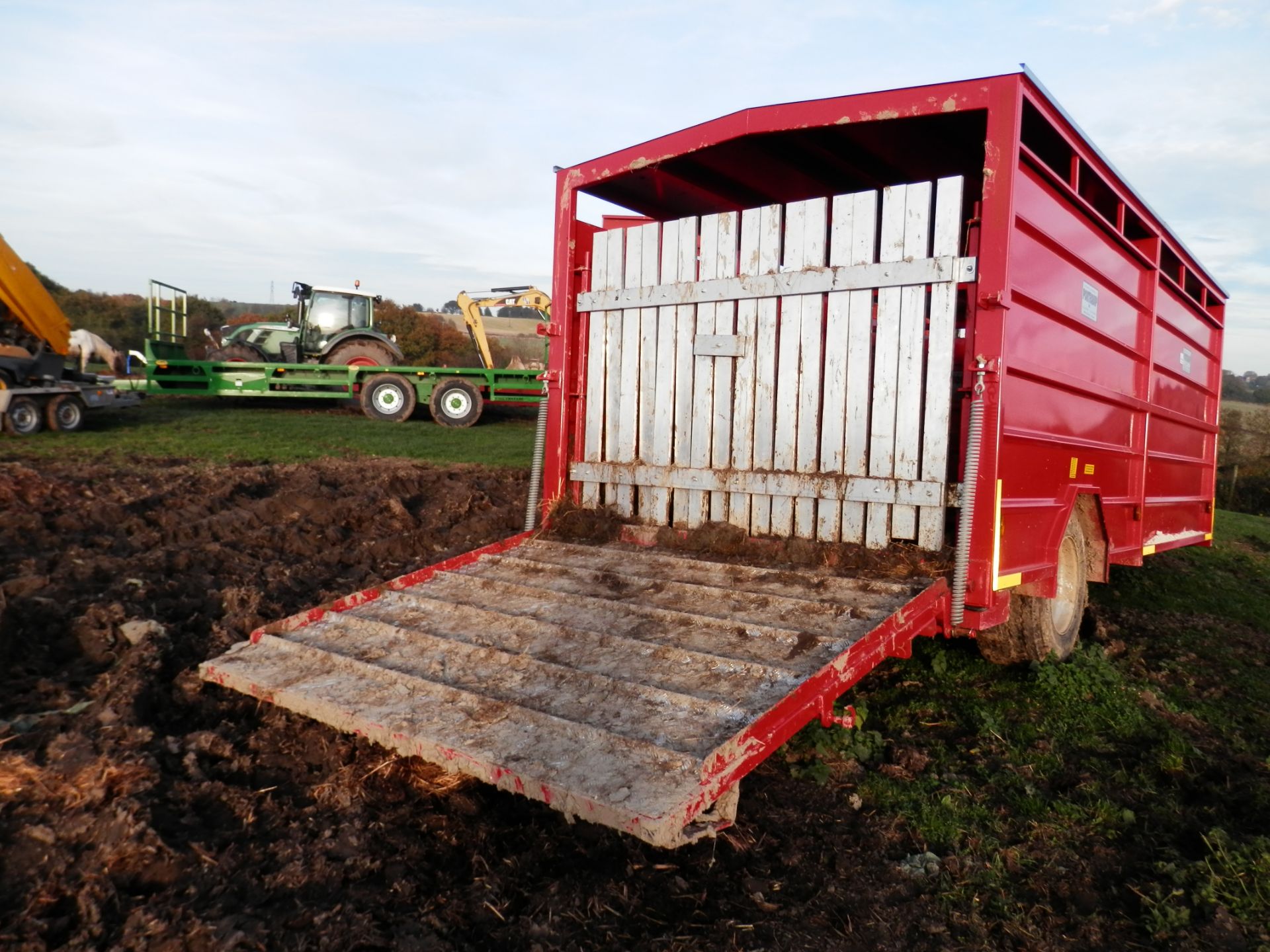 2016 PORTAQUIP 8 TONNE CATTLE TRAILER, GREAT CONDITION, READY TO USE.