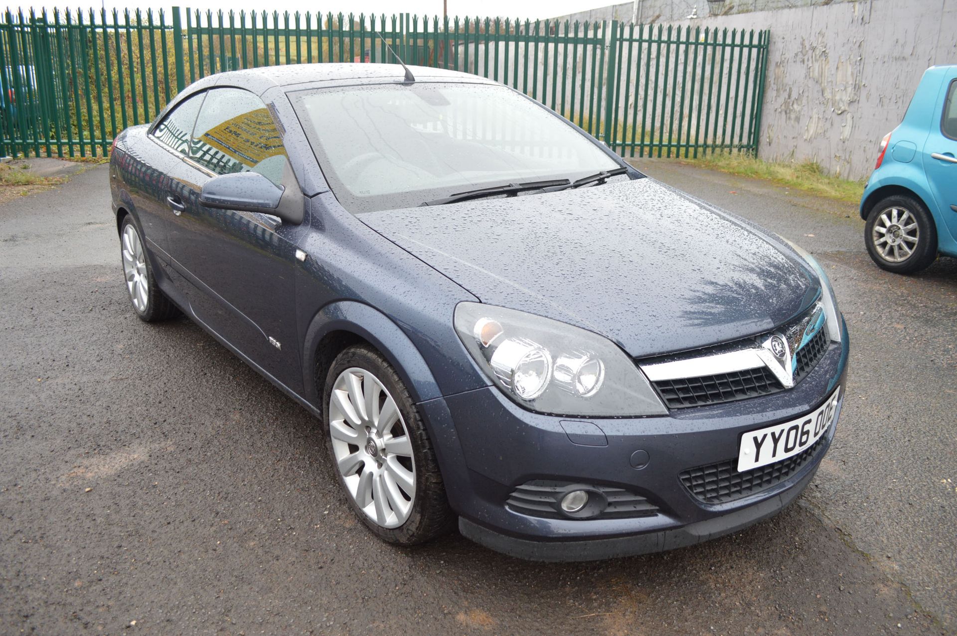 2006/06 VAUXHALL ASTRA DESIGN 1.8 SPORT TWIN TOP CONVERTIBLE, ONLY 62K MILES WARRANTED, MOT FEB 2017 - Image 2 of 33