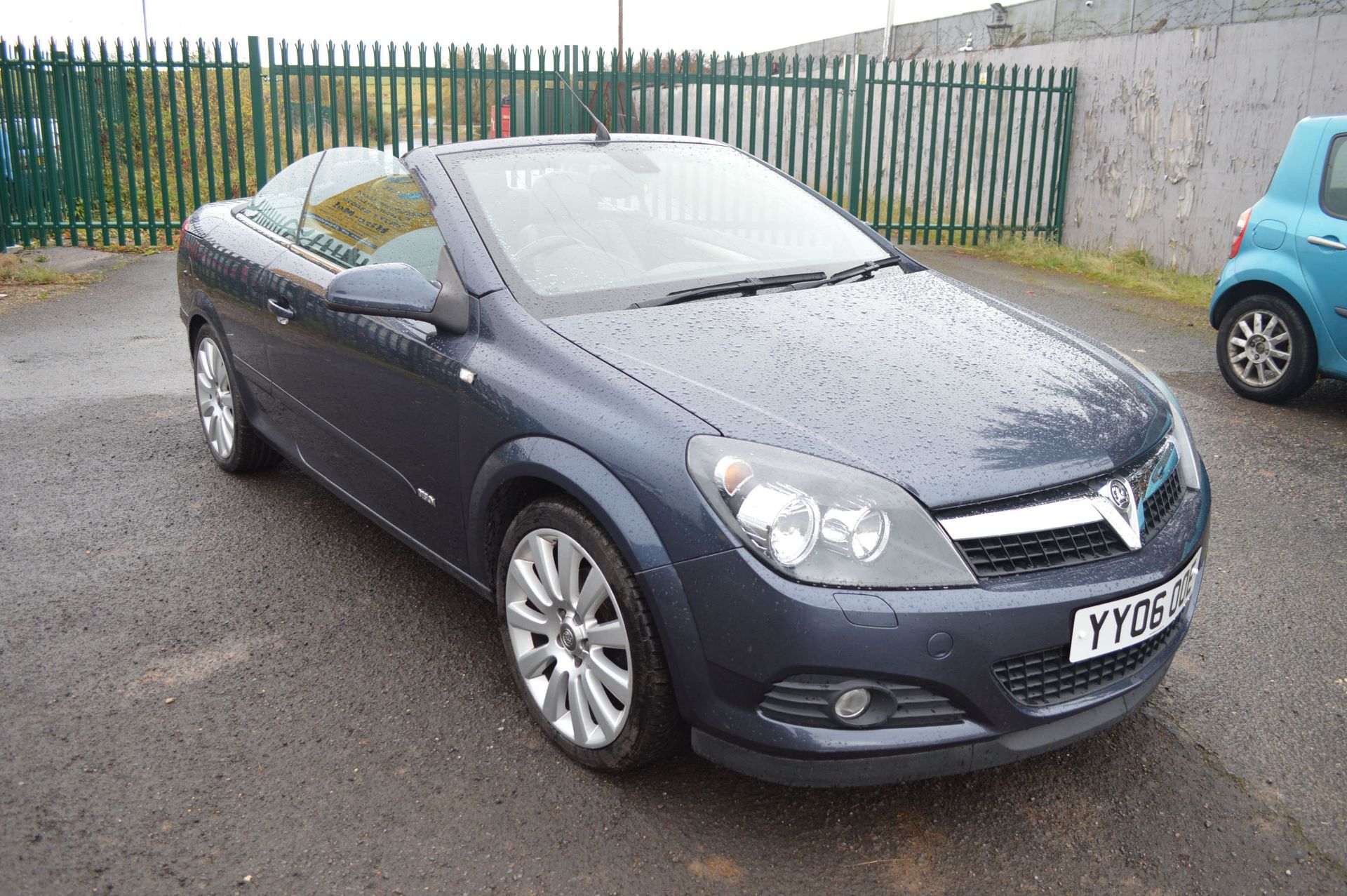 2006/06 VAUXHALL ASTRA DESIGN 1.8 SPORT TWIN TOP CONVERTIBLE, ONLY 62K MILES WARRANTED, MOT FEB 2017 - Image 24 of 33