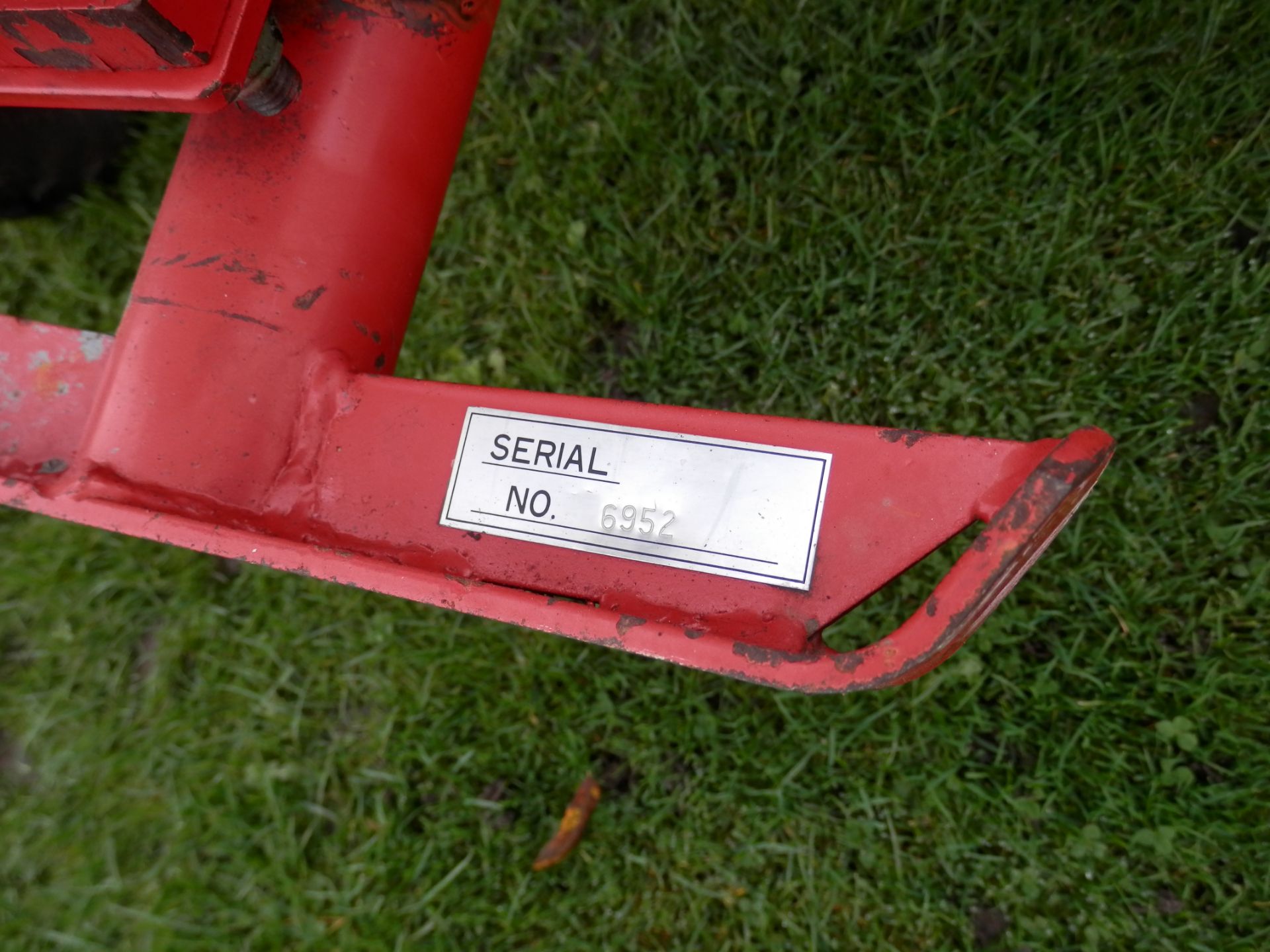 ALL WORKING SAXON TRIPLE MK2 RIDE ON MOWER, UPGRADED WITH GEARS, BRAKE PEDAL & DIFF LOCK. - Image 12 of 14