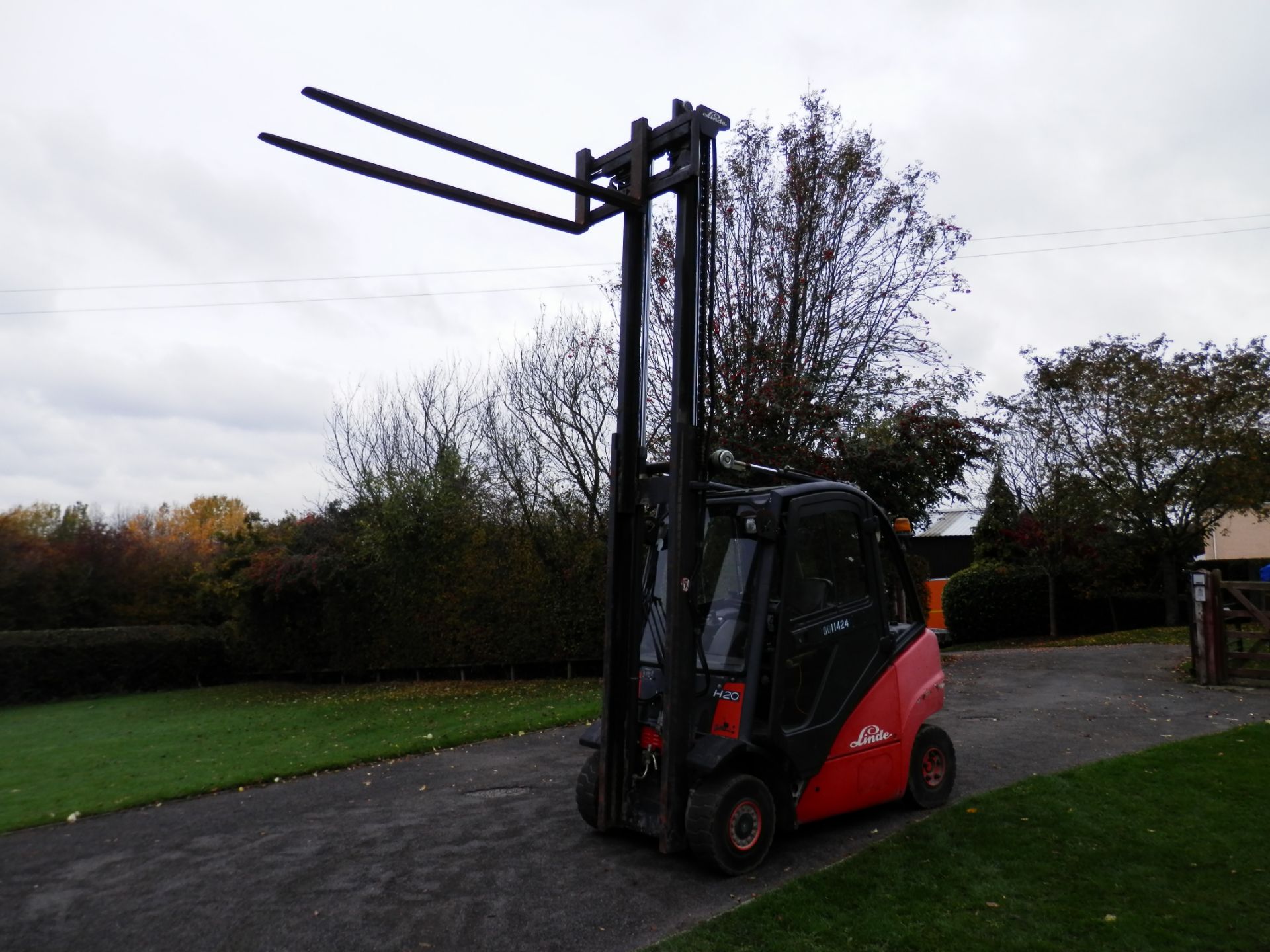 2004 LINDE H20 2 TONNE DIESEL FORKLIFT, GOOD WORKING ORDER. - Image 12 of 16