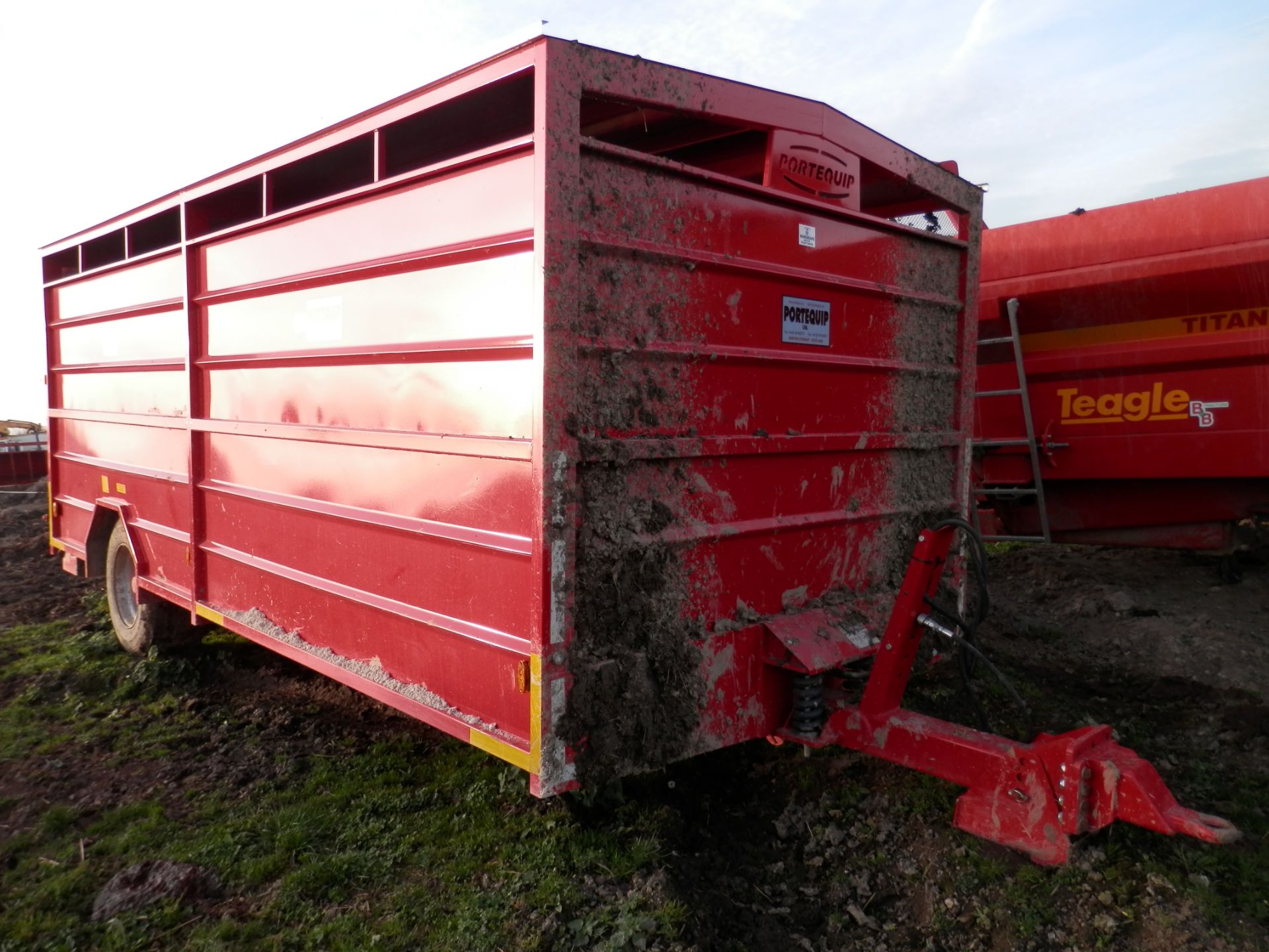 2016 PORTAQUIP 8 TONNE CATTLE TRAILER, GREAT CONDITION, READY TO USE. - Image 5 of 8