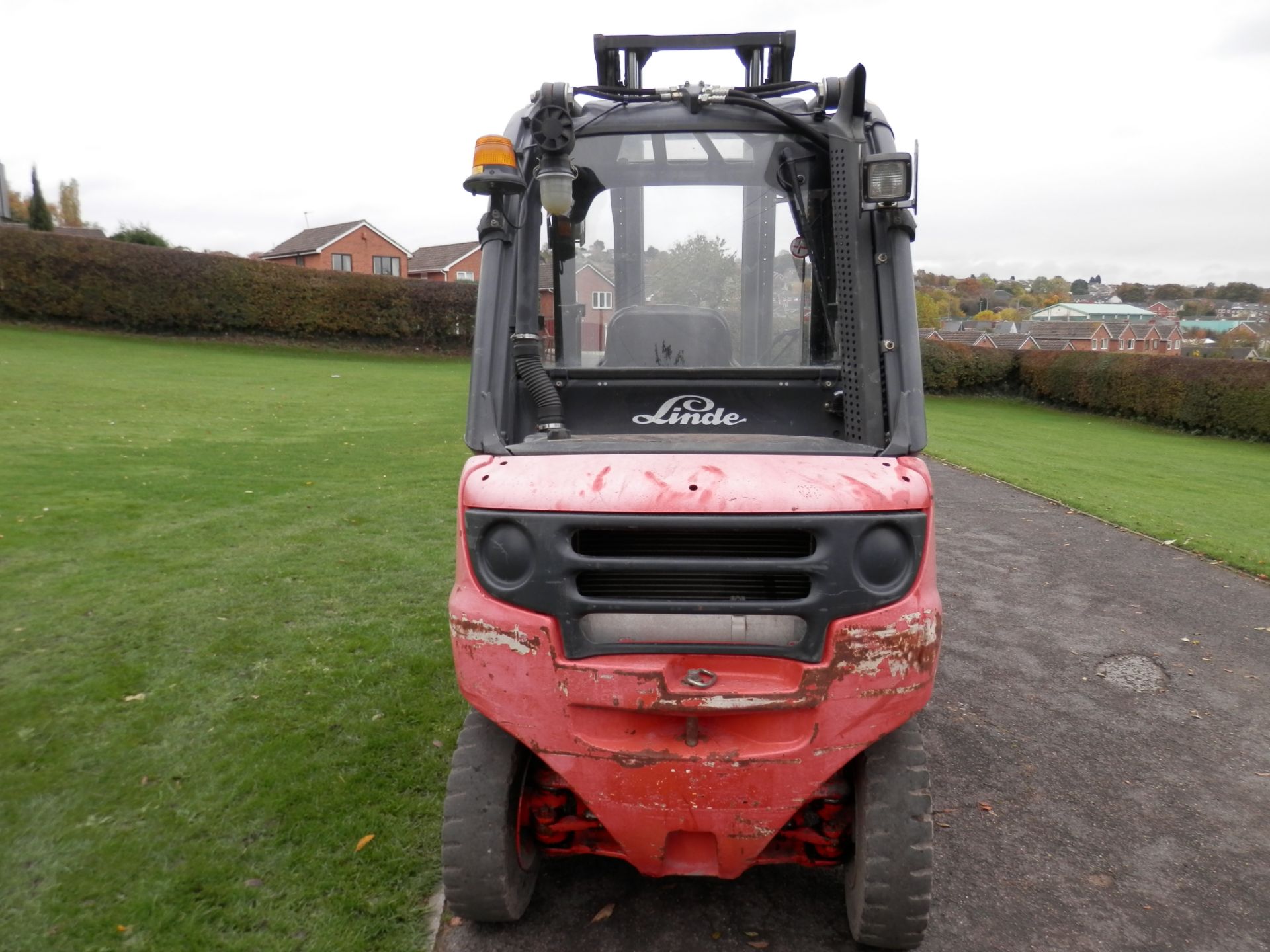 2004 LINDE H20 2 TONNE DIESEL FORKLIFT, GOOD WORKING ORDER. - Image 4 of 16