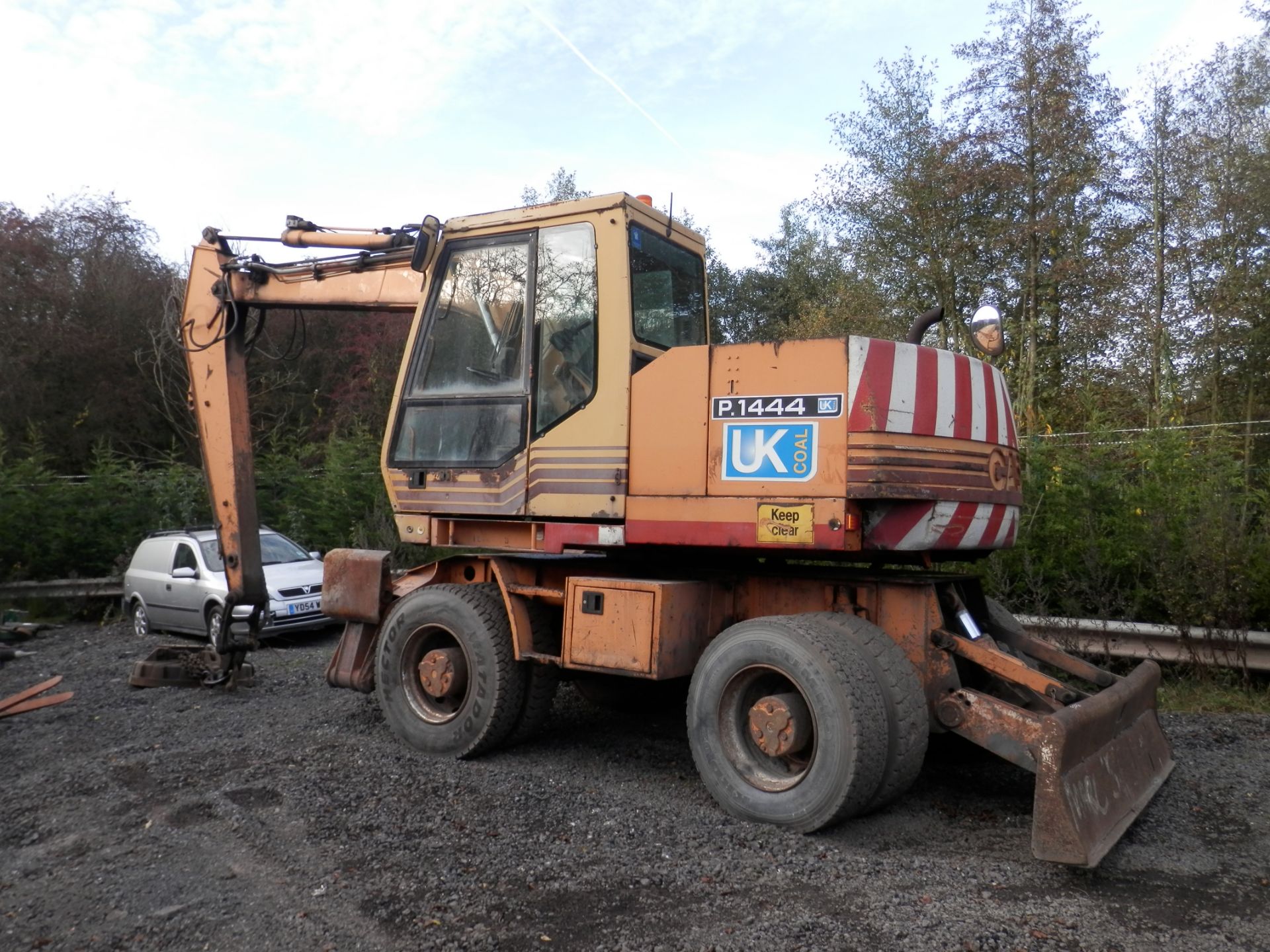 ALL WORKING CASE 688BP 17.2 TONNE DIGGER, 65KW DIESEL ENGINE & MAGNETIC LIFT ATTACHMENT INCLUDED.