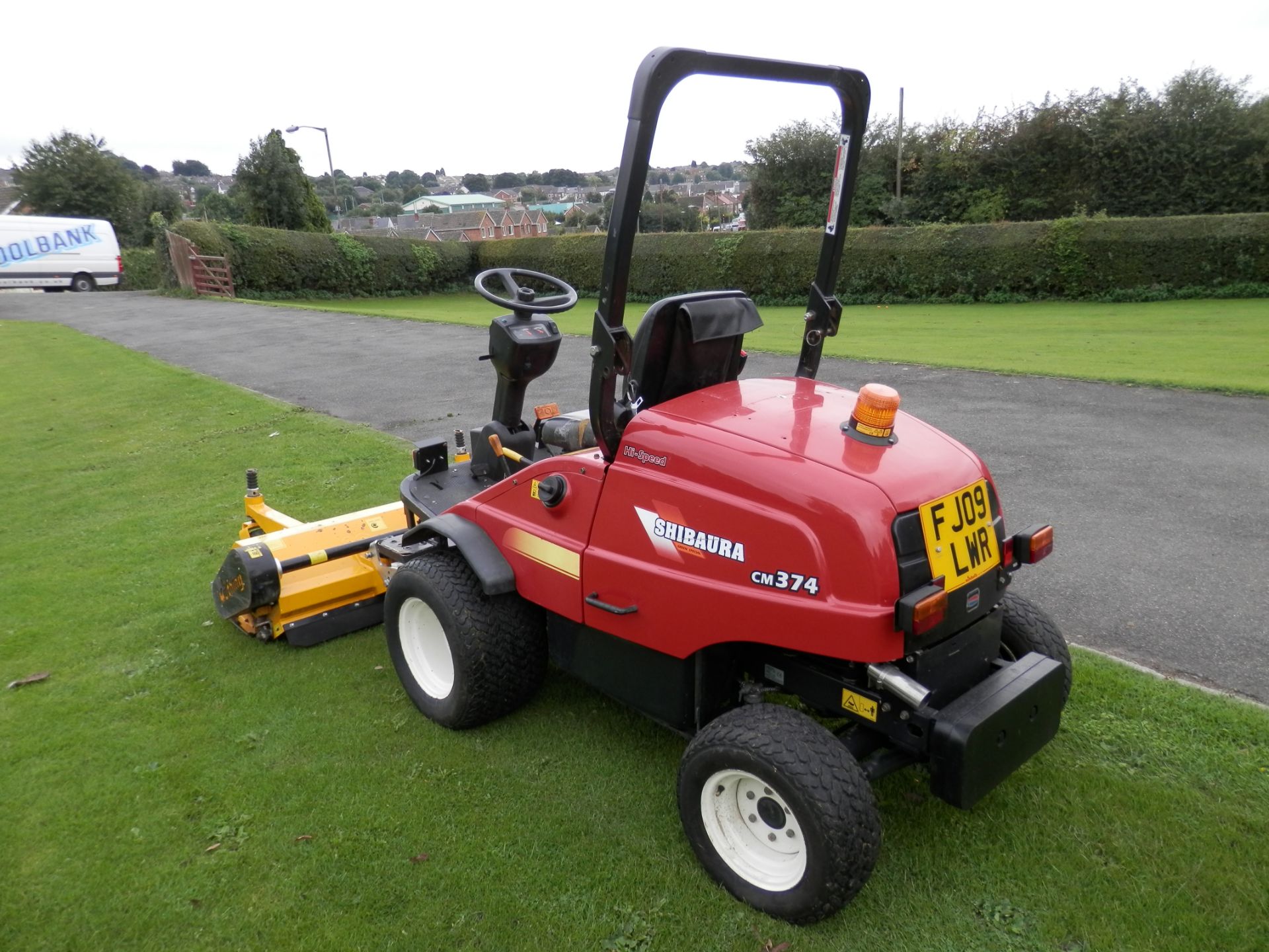 2009 SHIBAURA CM374 GREEN SPECIAL TRACTOR WITH MUTHING 5 FOOT FLAIL DECK, ALL WORKING. - Image 4 of 16