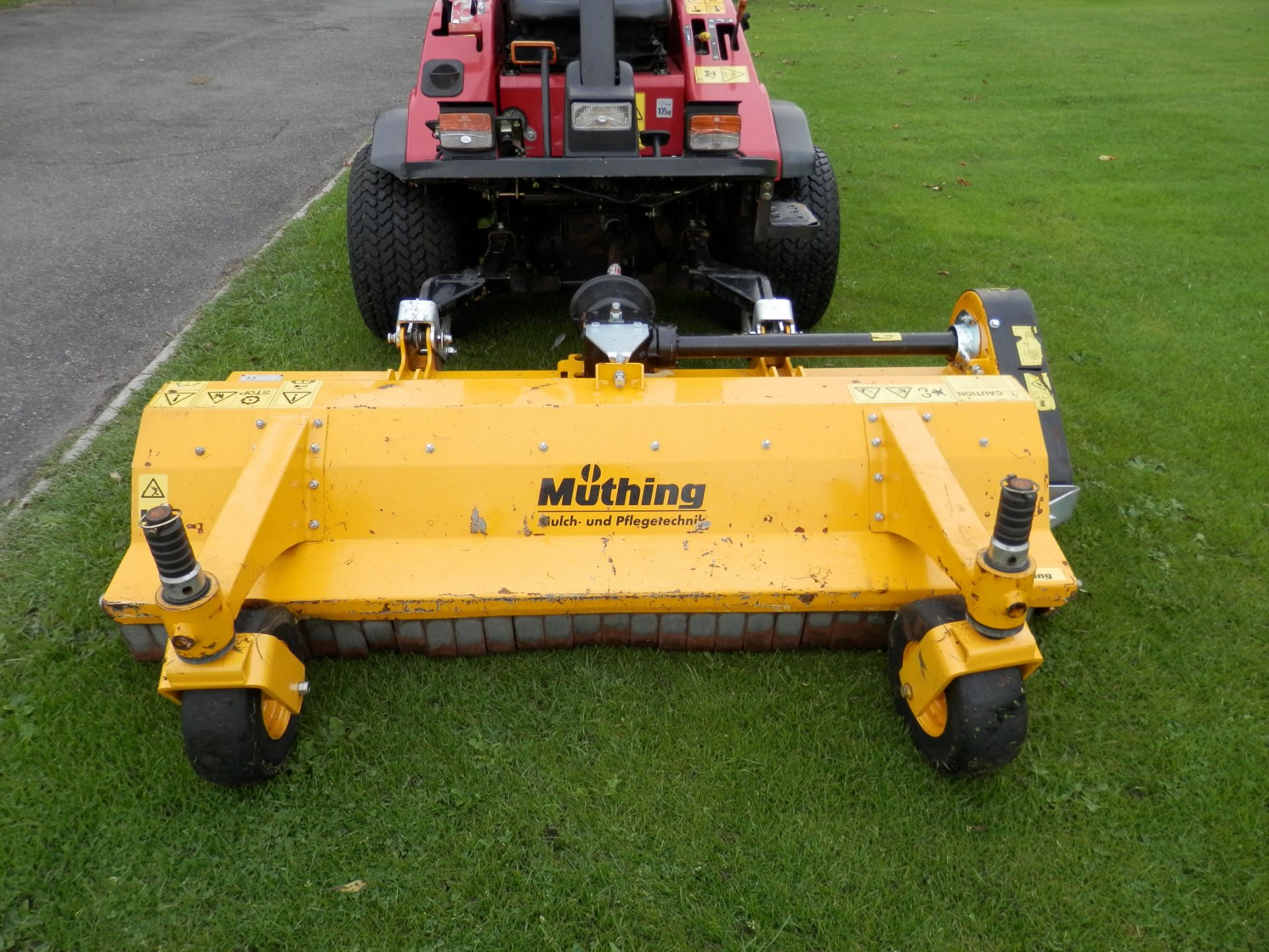 2009 SHIBAURA CM374 GREEN SPECIAL TRACTOR WITH MUTHING 5 FOOT FLAIL DECK, ALL WORKING. - Image 2 of 16