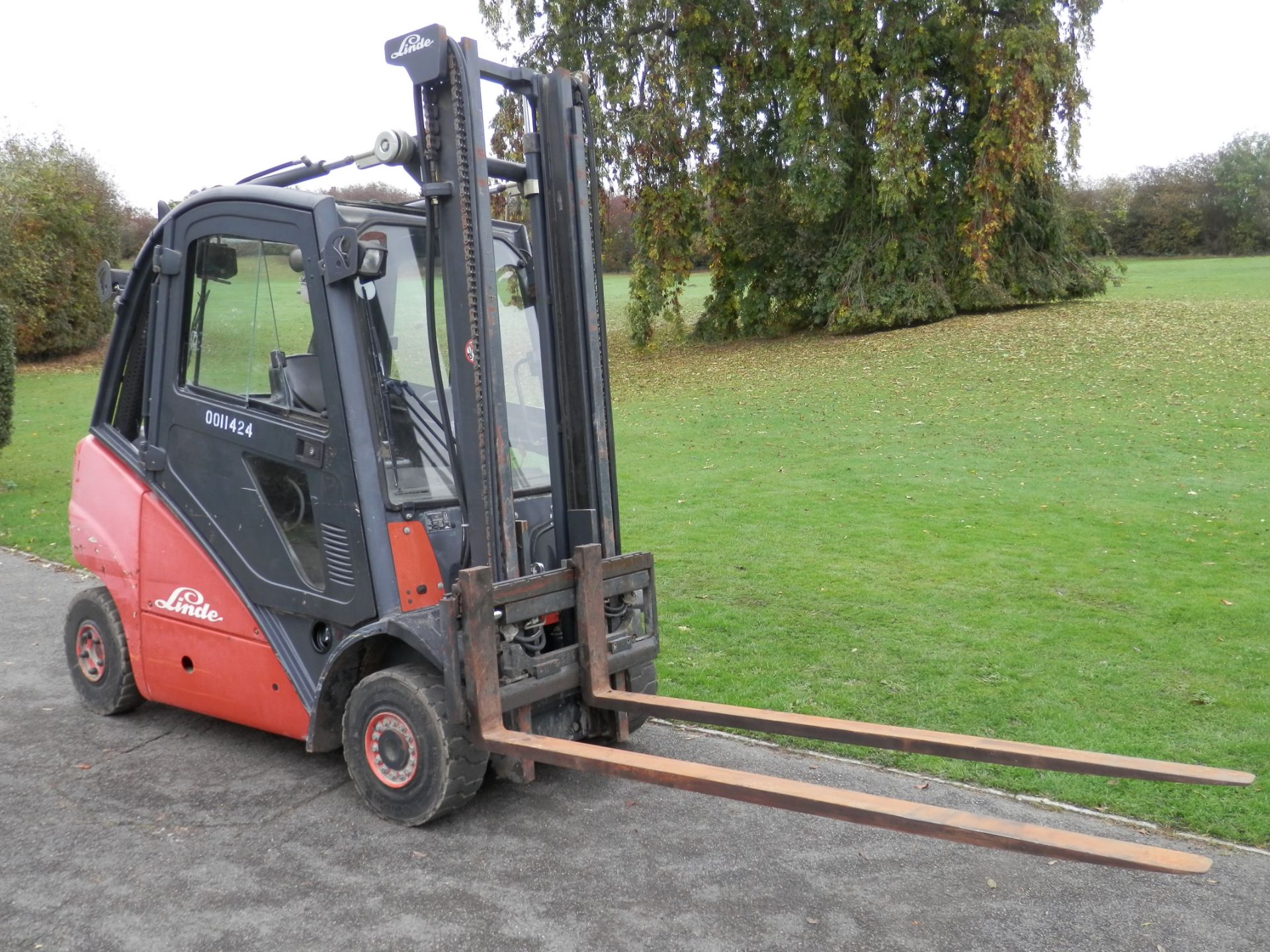 2004 LINDE H20 2 TONNE DIESEL FORKLIFT, GOOD WORKING ORDER.