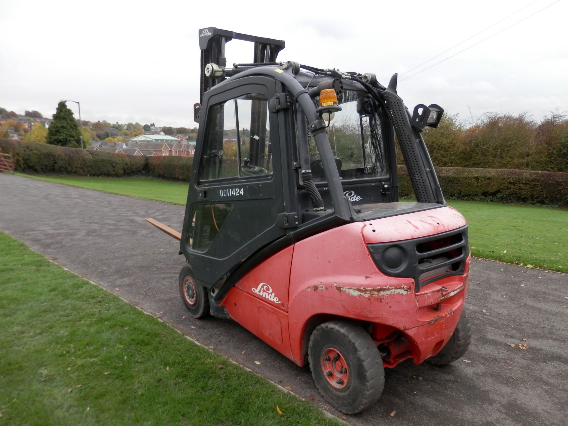 2004 LINDE H20 2 TONNE DIESEL FORKLIFT, GOOD WORKING ORDER. - Image 5 of 16