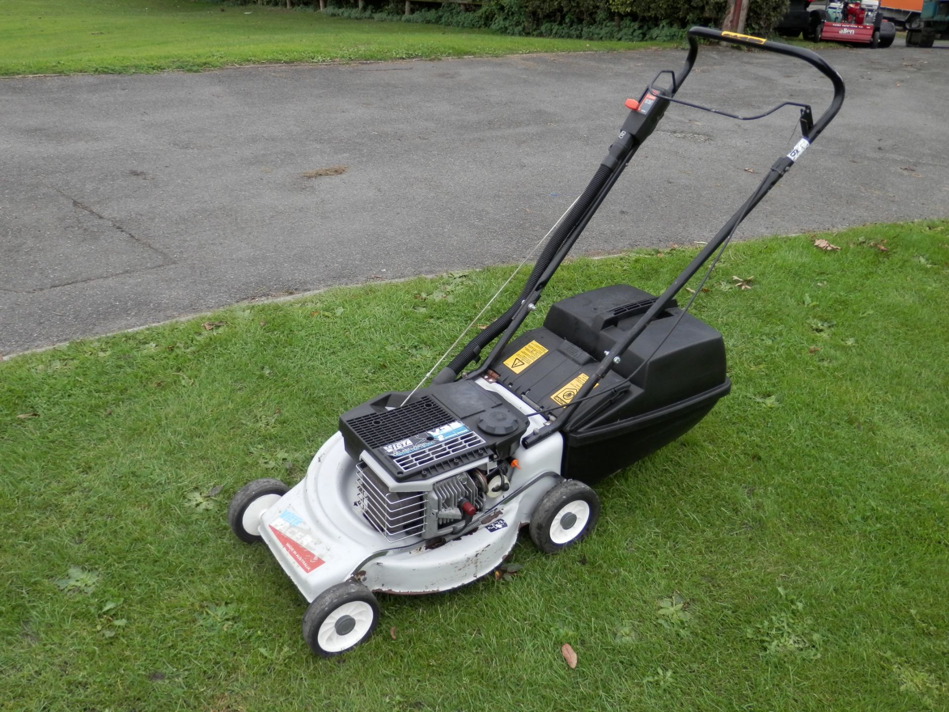 WORKING 1995 VICTA PACER E35, 2 STROKE PUSH ALONG LAWNMOWER, IDEAL FOR BANKS ETC