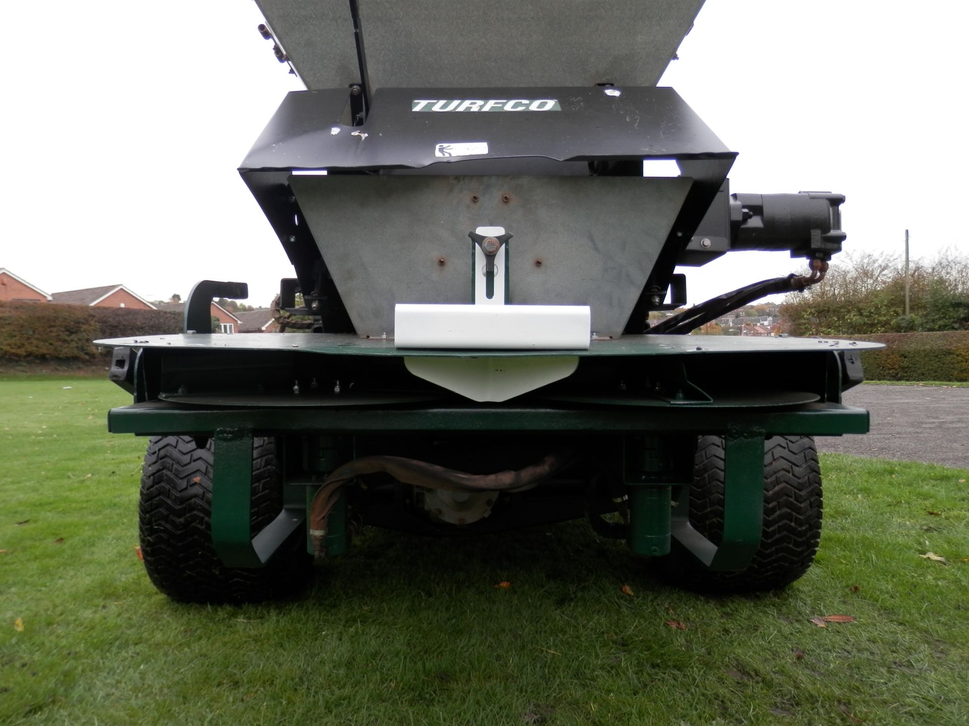 CUSHMAN TURF TRUCKSTER SPREADER WITH WIDESPIN 1530 REAR. GREAT WORKING UNIT. - Image 5 of 17