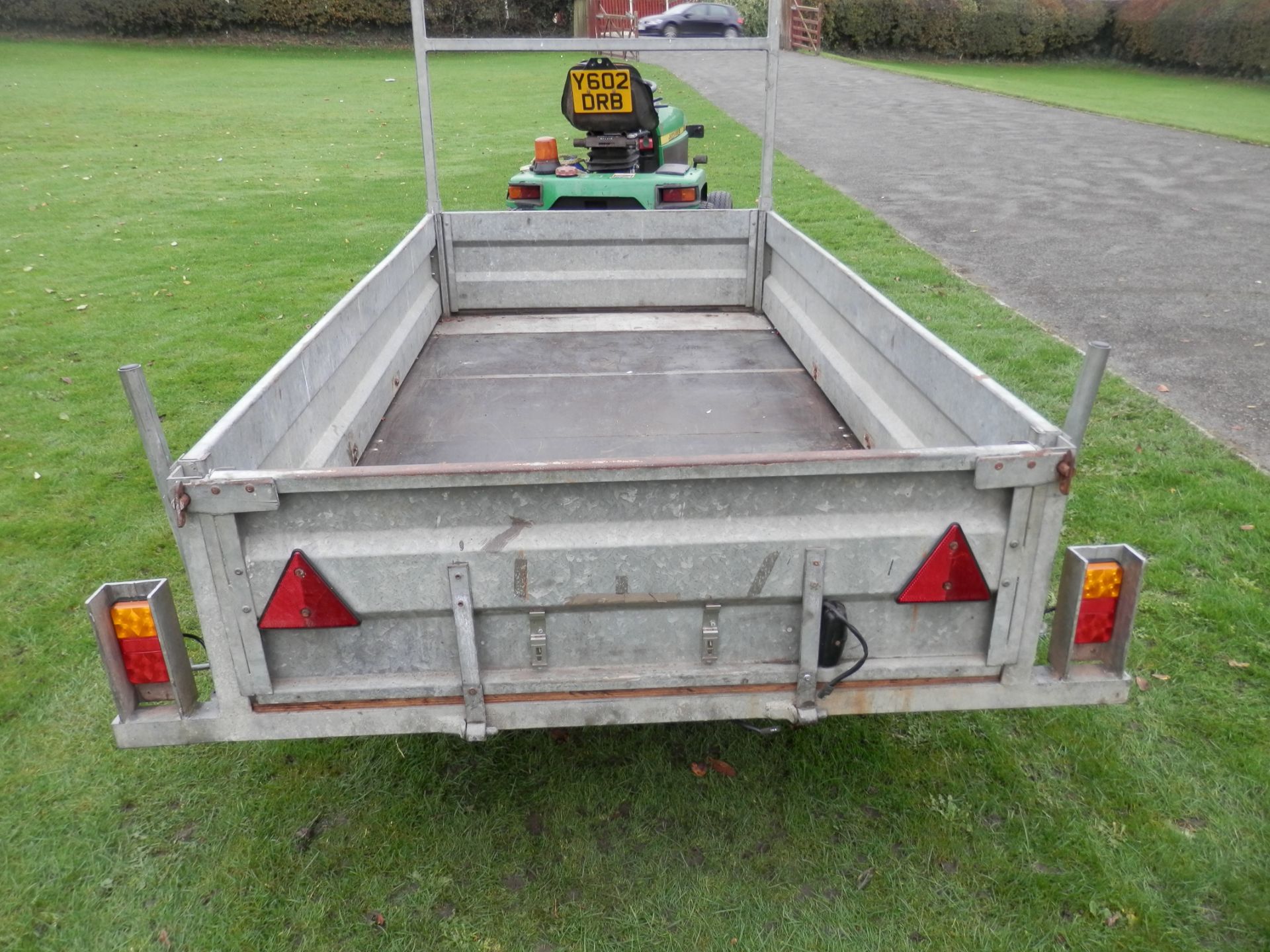 GOOD SOLID 8 X 4' GALVANIZED TRAILER, 1.5 TONNE. DROP REAR FOR EASY LOADING. - Image 4 of 9