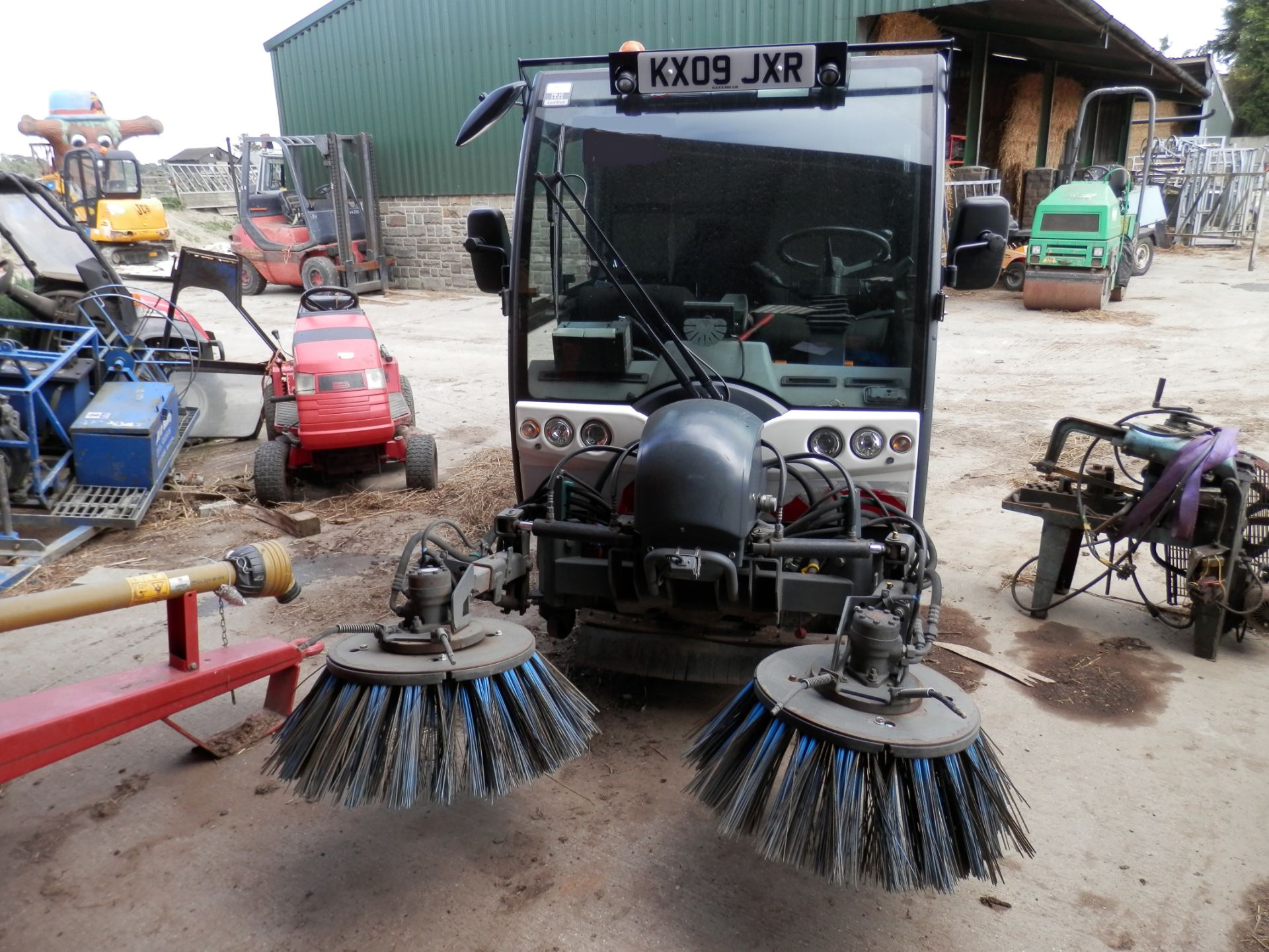 2009/09 HAKO ROAD SWEEPER, DIESEL, WORKING. SHOWING 5112 WORKING HOURS. - Image 2 of 10