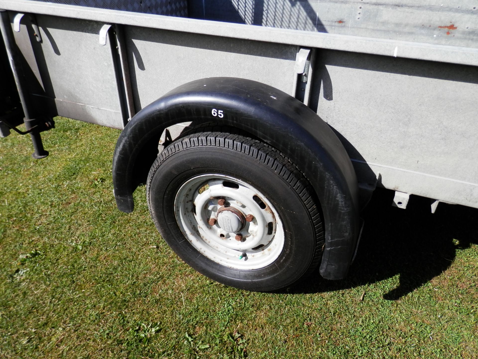 IFOR WILLIAMS 1400 KG PLANT TRAILER, VERY GOOD CONDITION, REAR DROP DOWN RAMP. - Image 9 of 9