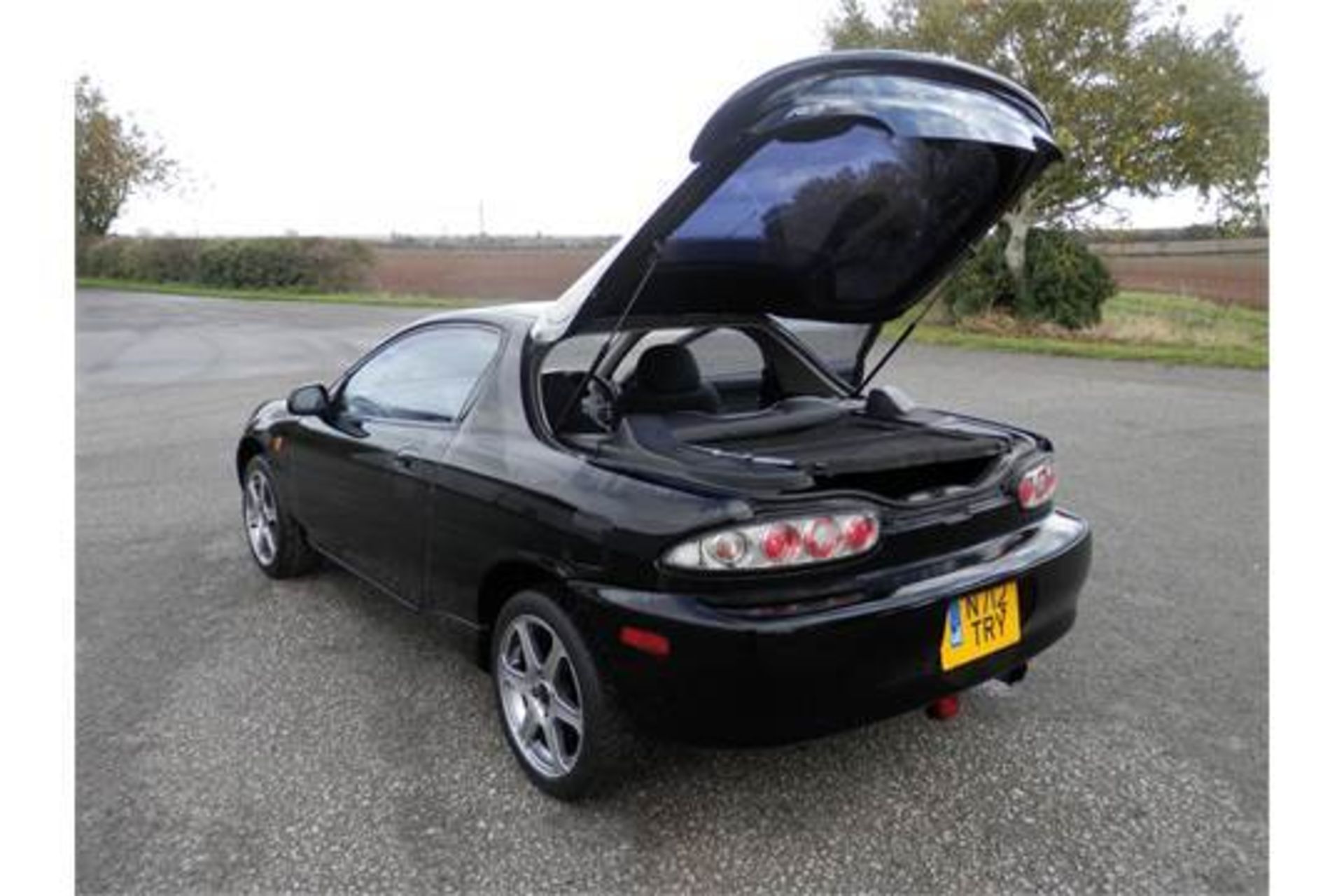 2003 REG 1995 MAZDA MX-3 1.5 AUTO 3 DOOR COUPE IN BLACK, LOG BOOK, MOT JAN, 77K MILES, DRIVES GREAT - Image 7 of 33